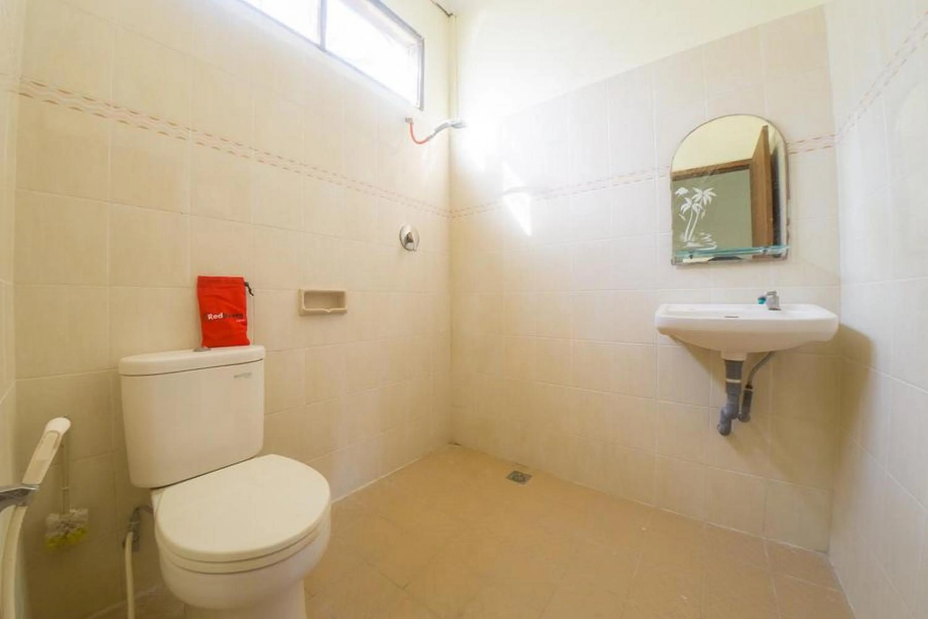 Bathroom in RedDoorz near Nusa Cendana University