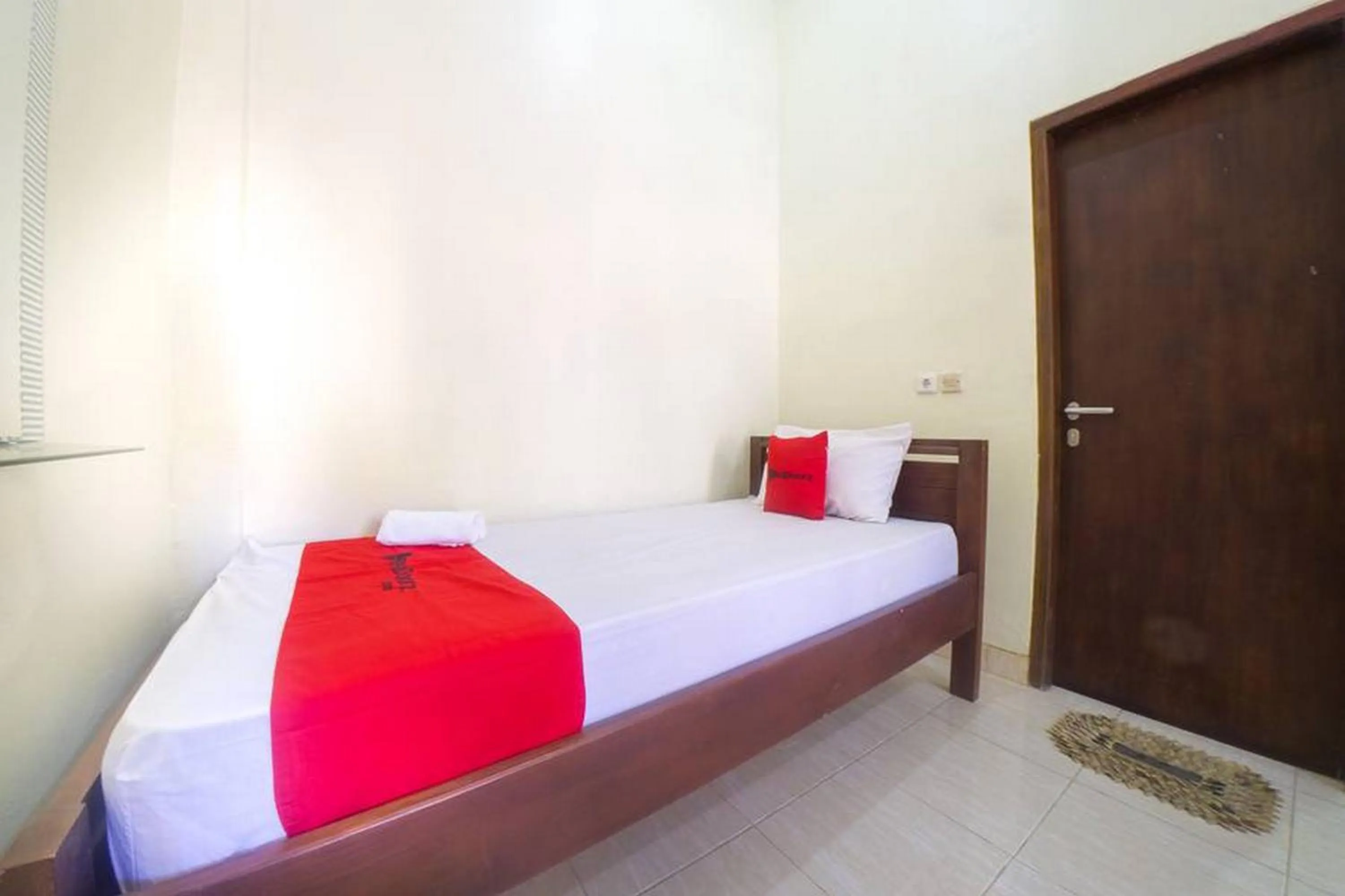 Bed in RedDoorz near Nusa Cendana University