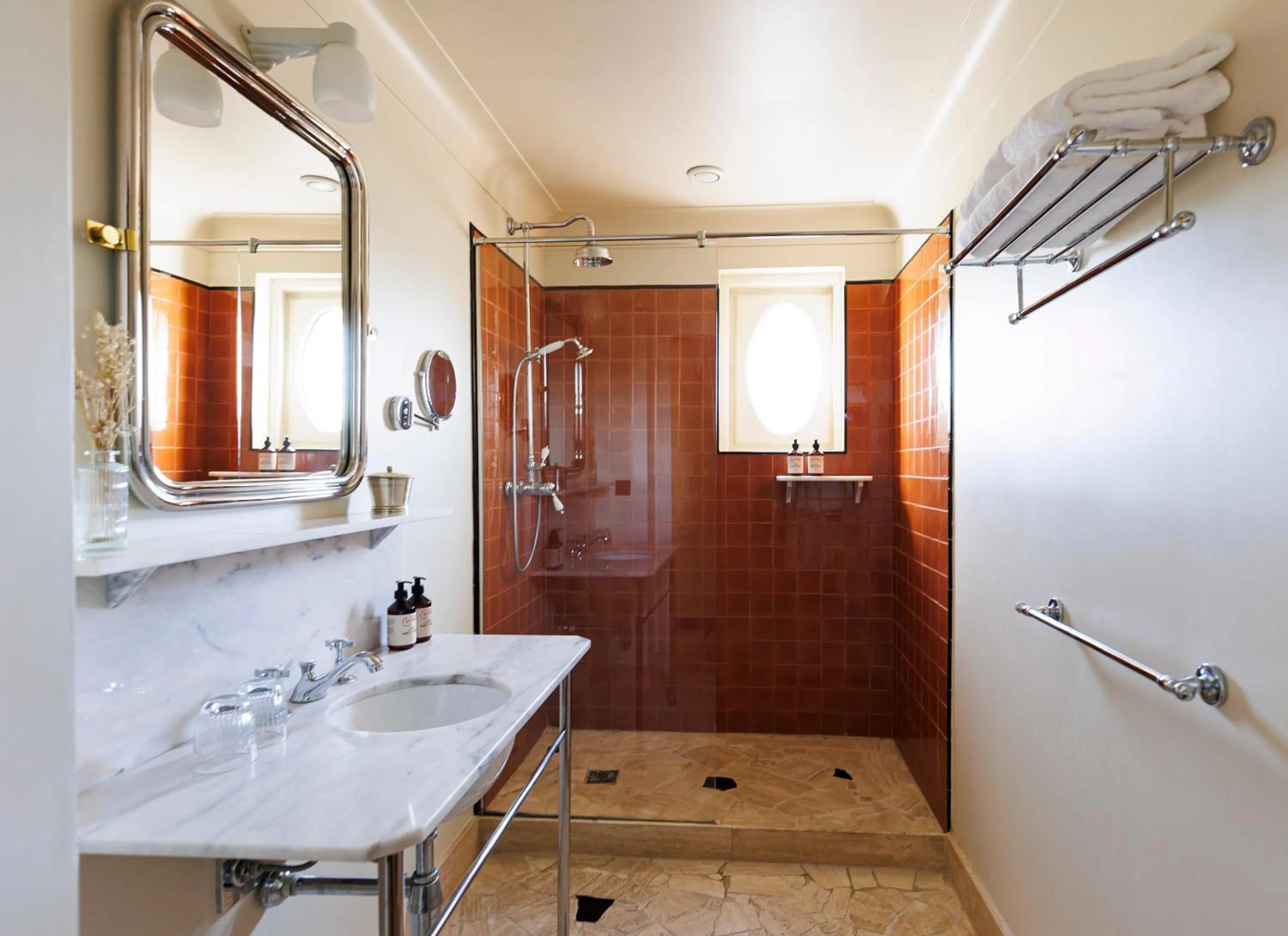 Bathroom in Hotel Rochechouart, a Member of Design Hotels - Orso Hotels