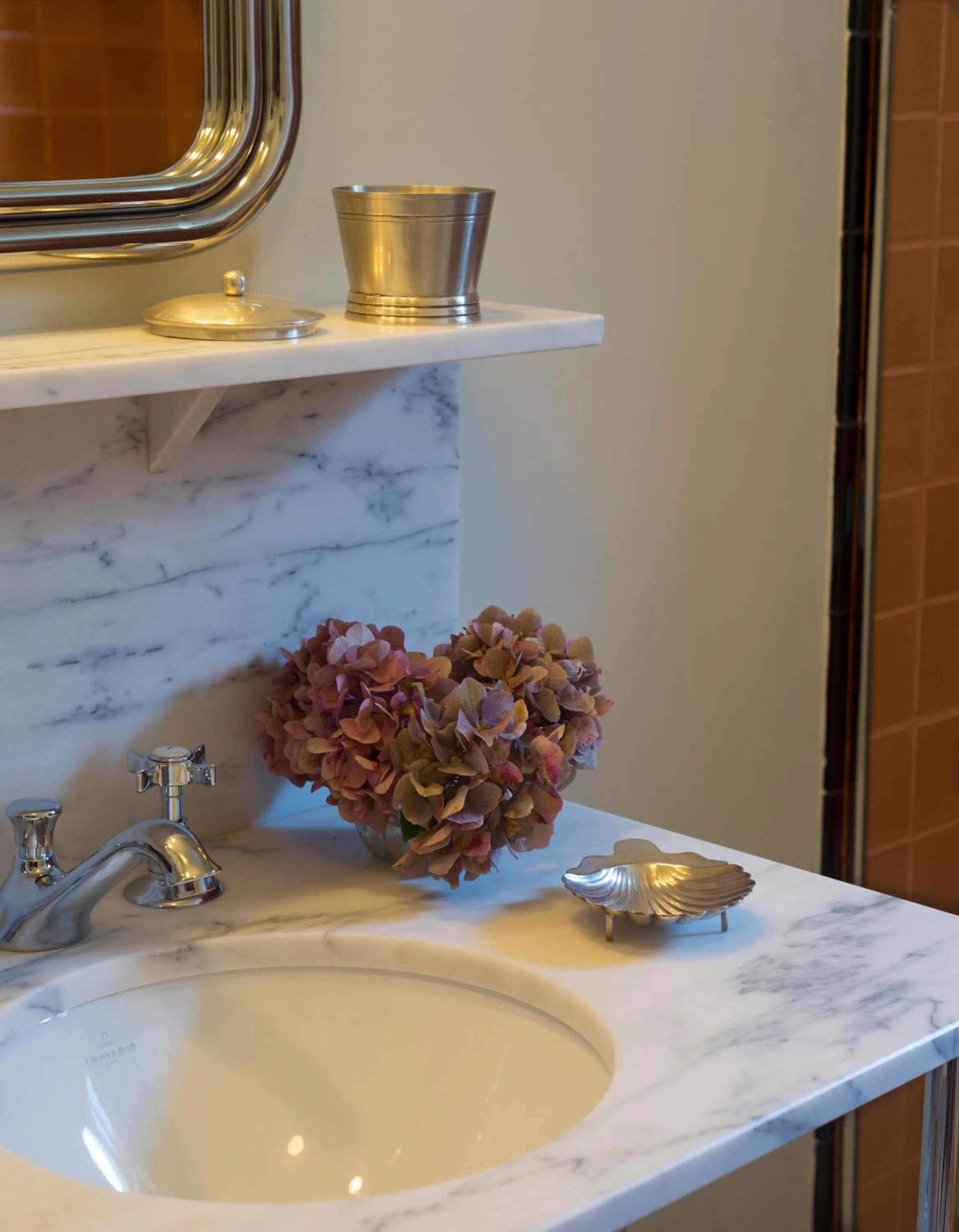 Bathroom in Hotel Rochechouart, a Member of Design Hotels - Orso Hotels