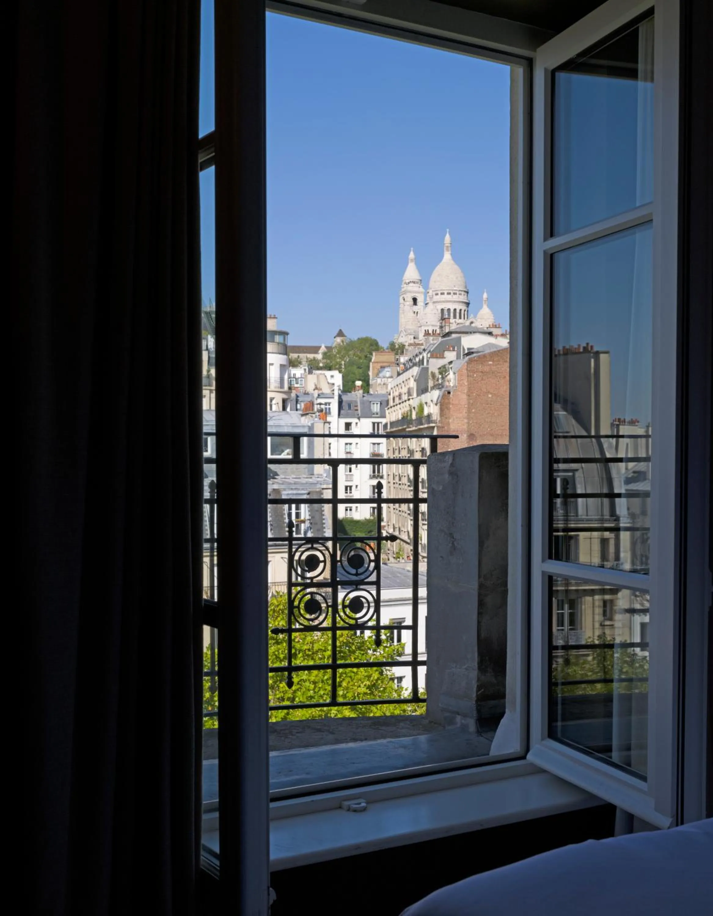 City view, Bed in Hotel Rochechouart, a Member of Design Hotels - Orso Hotels