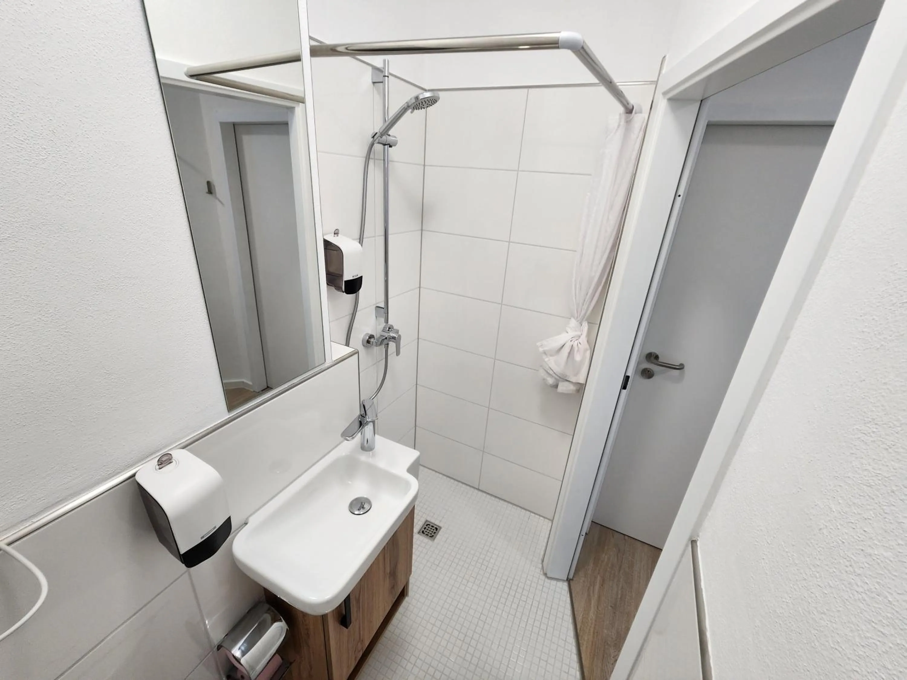 Shower in Aparthotel B & L