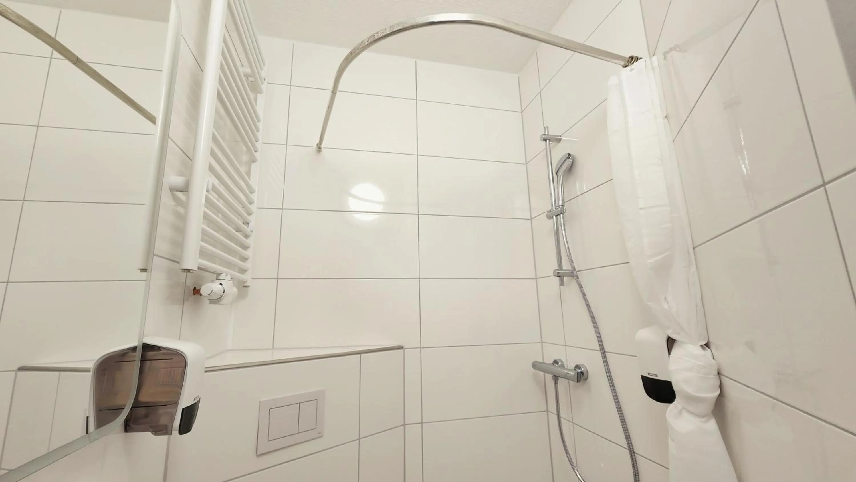 Shower in Aparthotel B & L