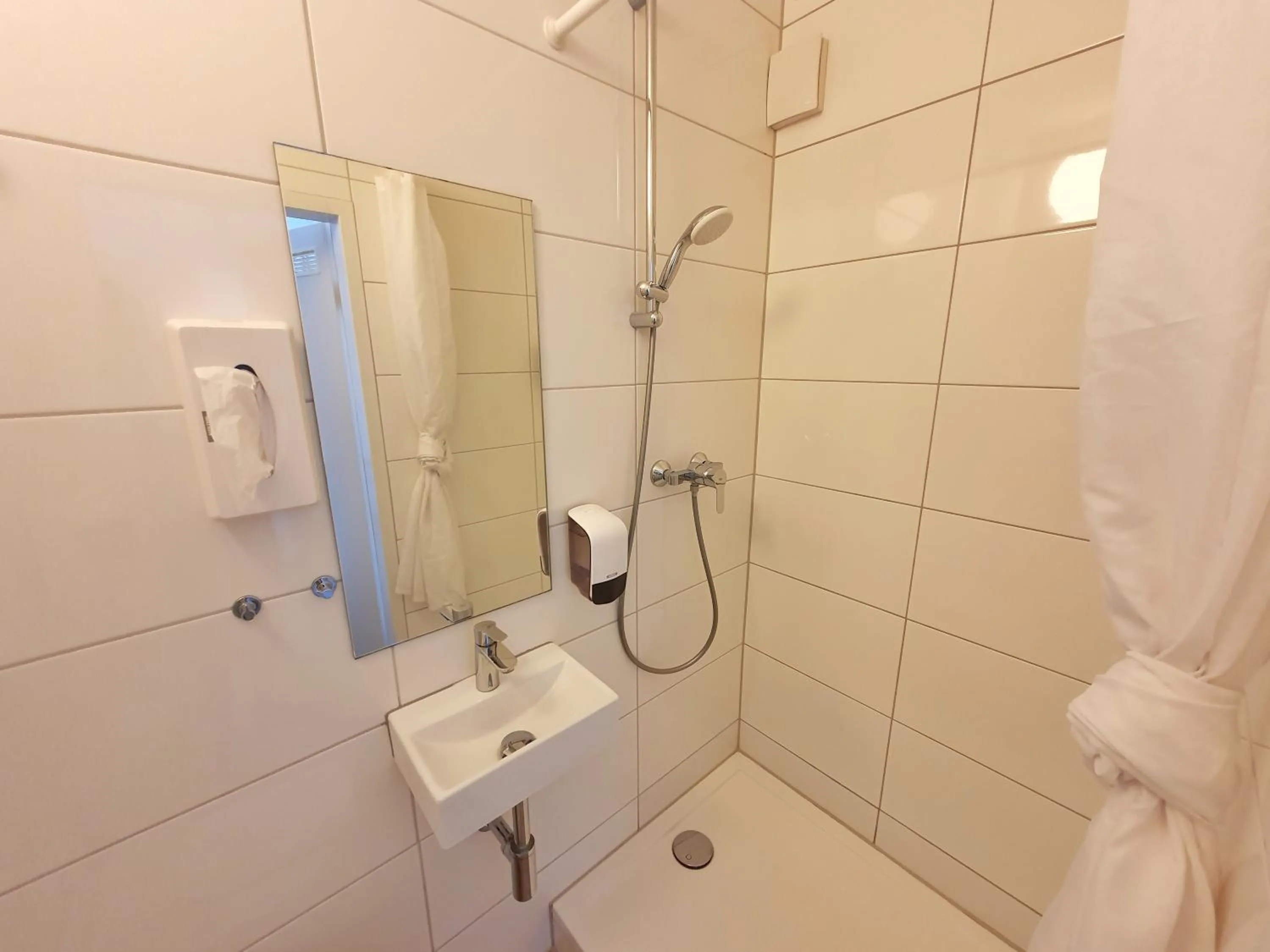 Shower in Aparthotel B & L