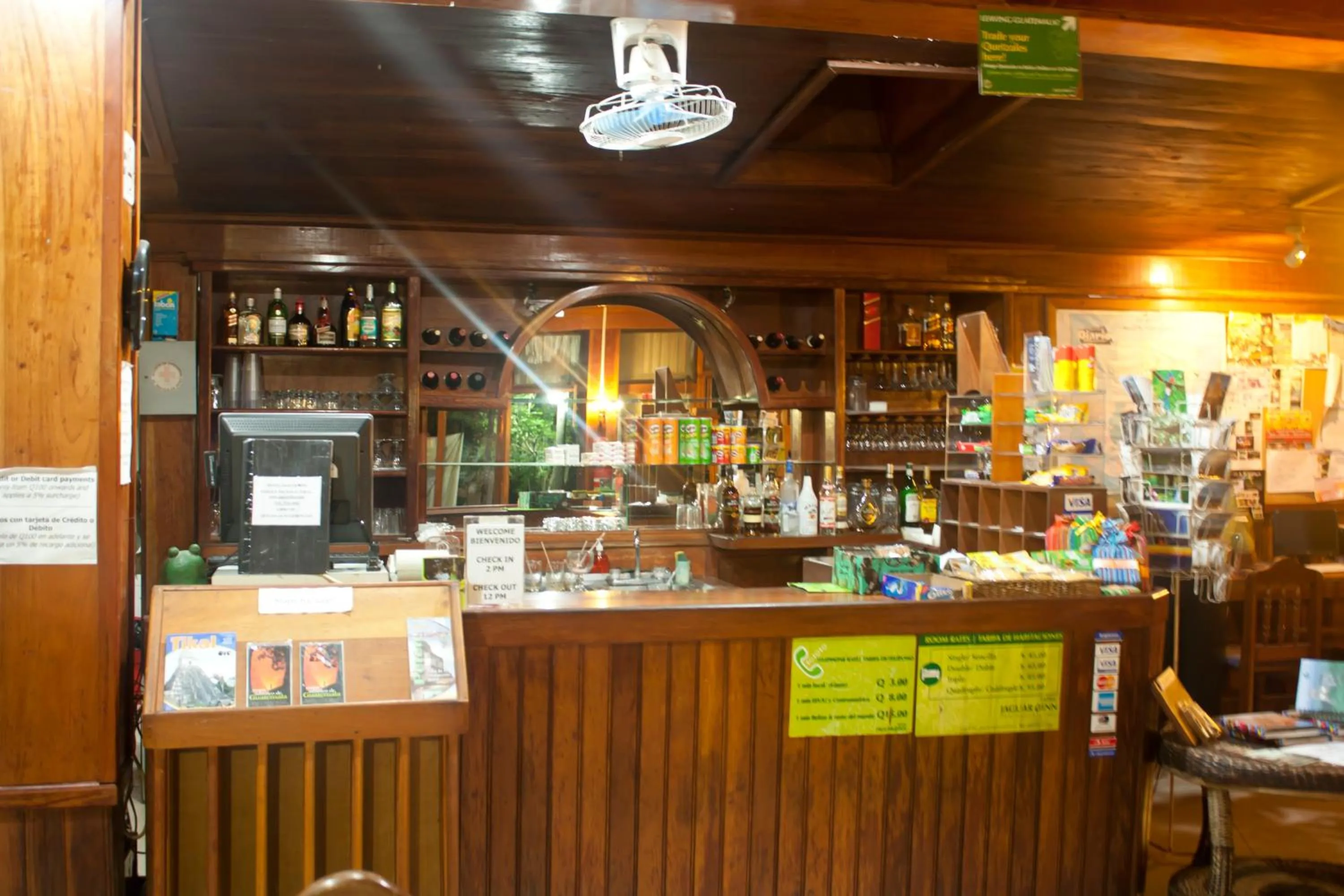 Lounge or bar in Hotel Jaguar Inn Tikal