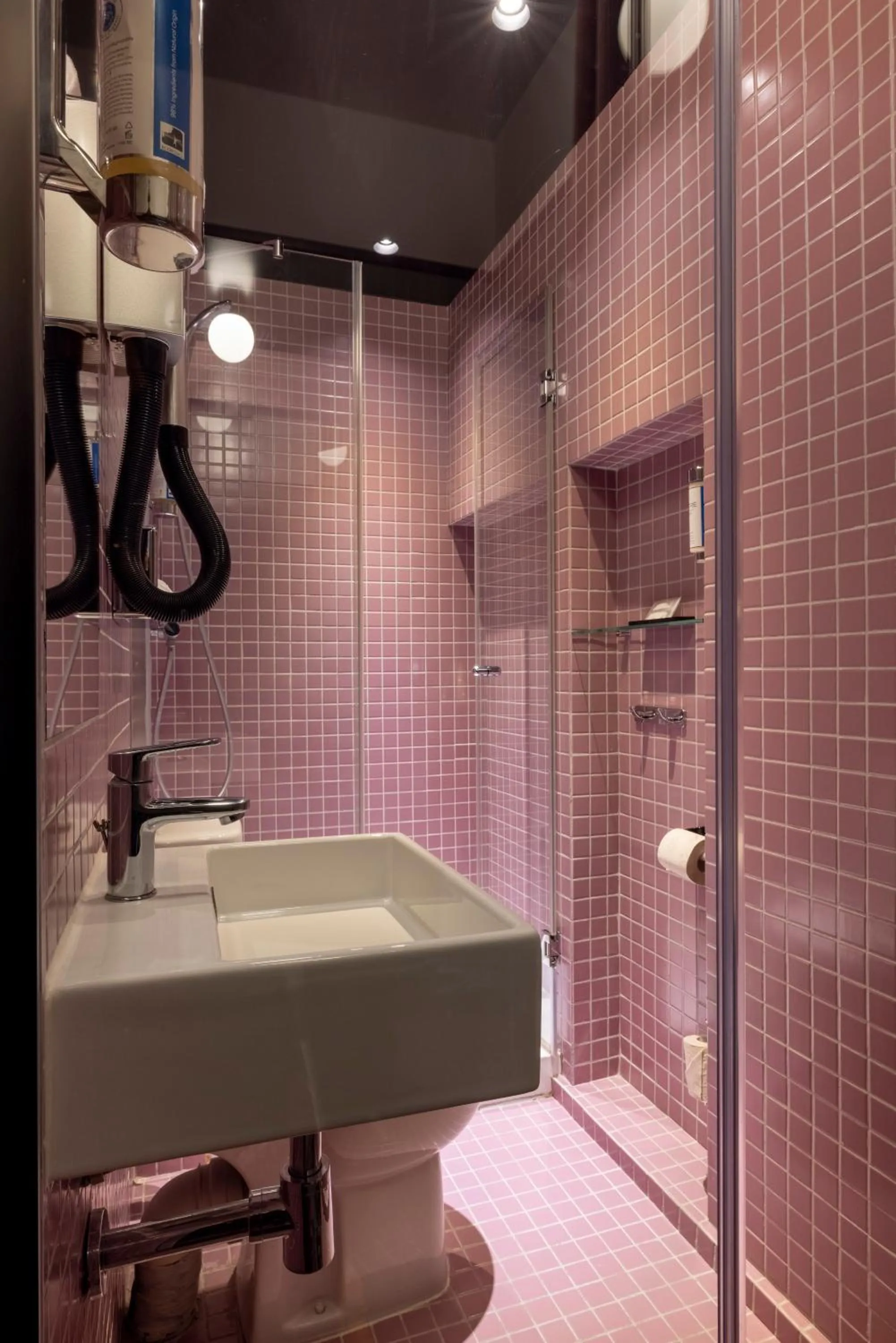 Bathroom in Hôtel Palais De Chaillot