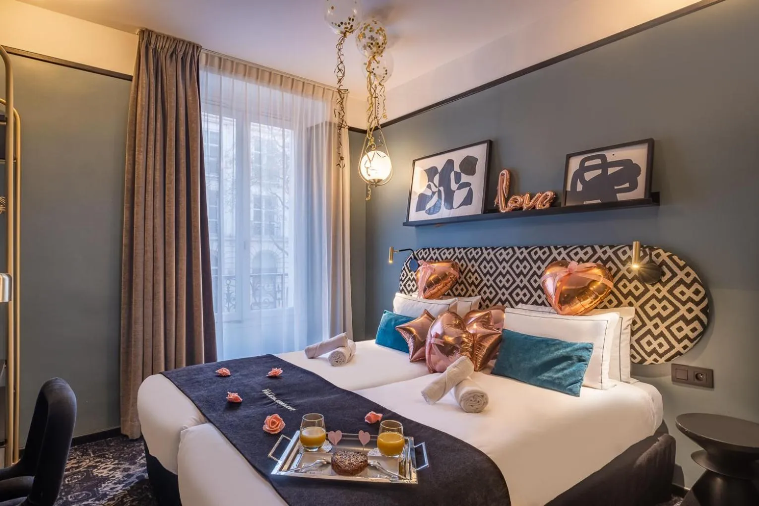 Food and drinks, Bed in Hôtel Palais De Chaillot