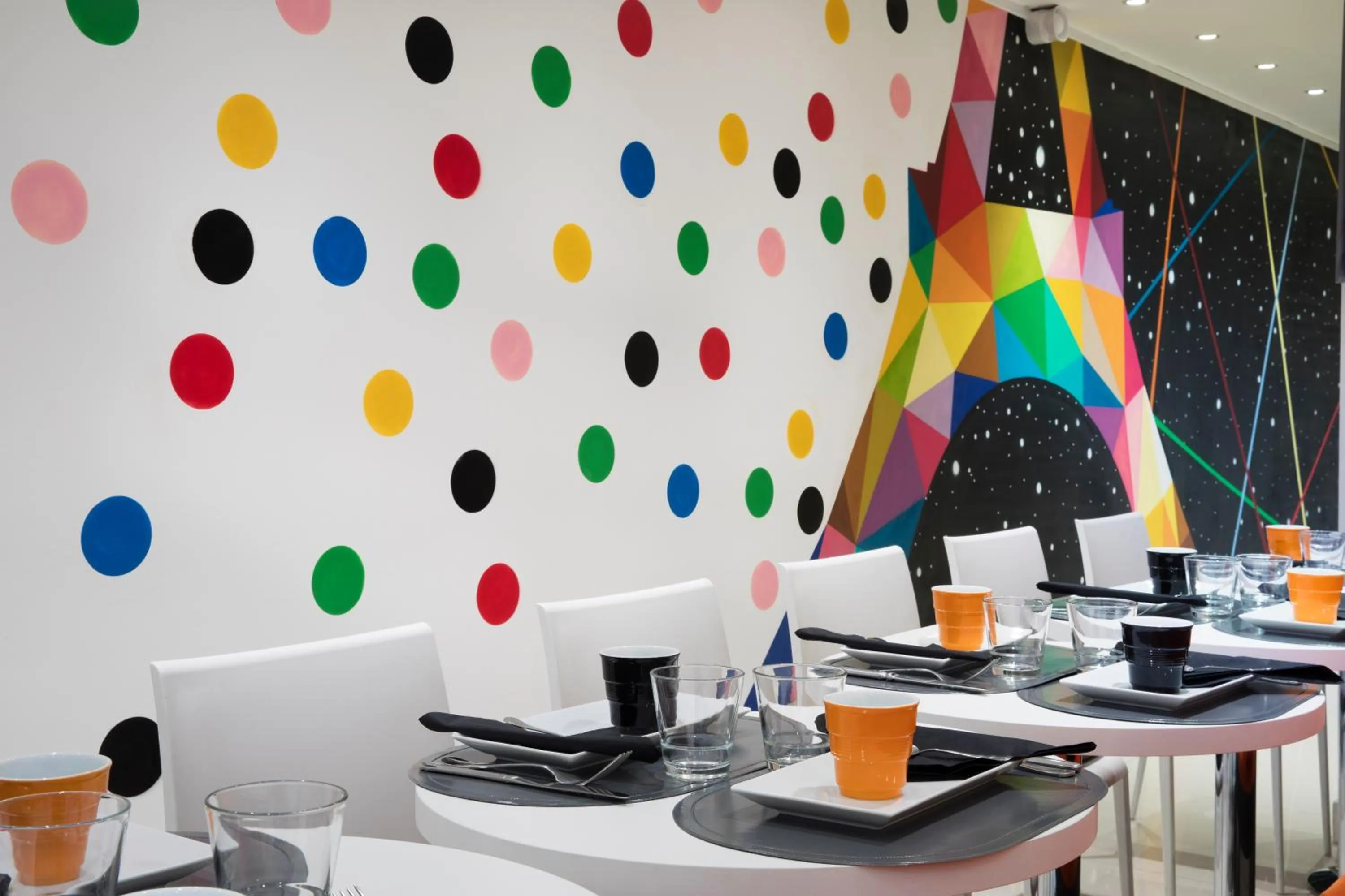 Restaurant/places to eat in Hôtel Palais De Chaillot