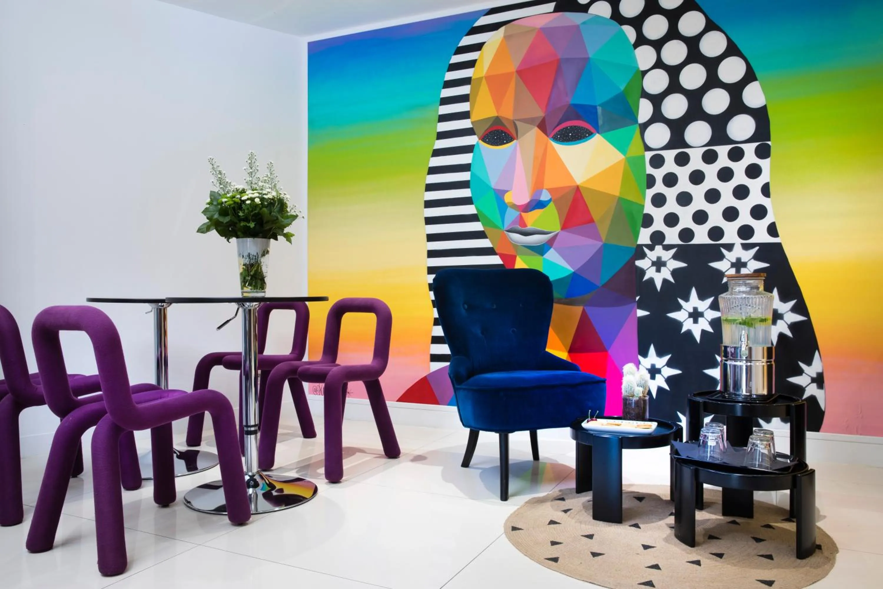 Communal lounge/ TV room in Hôtel Palais De Chaillot