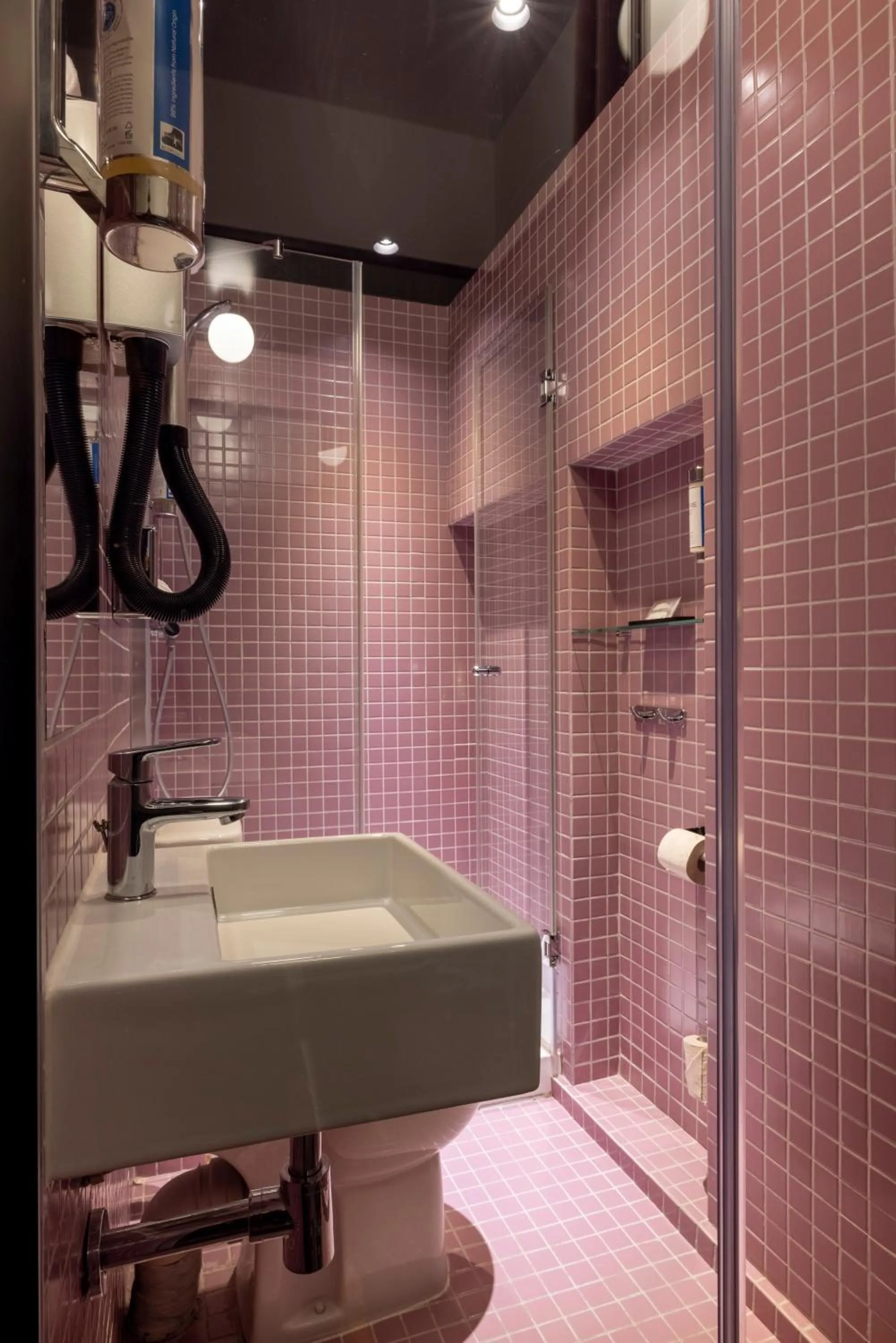 Bathroom in Hôtel Palais De Chaillot