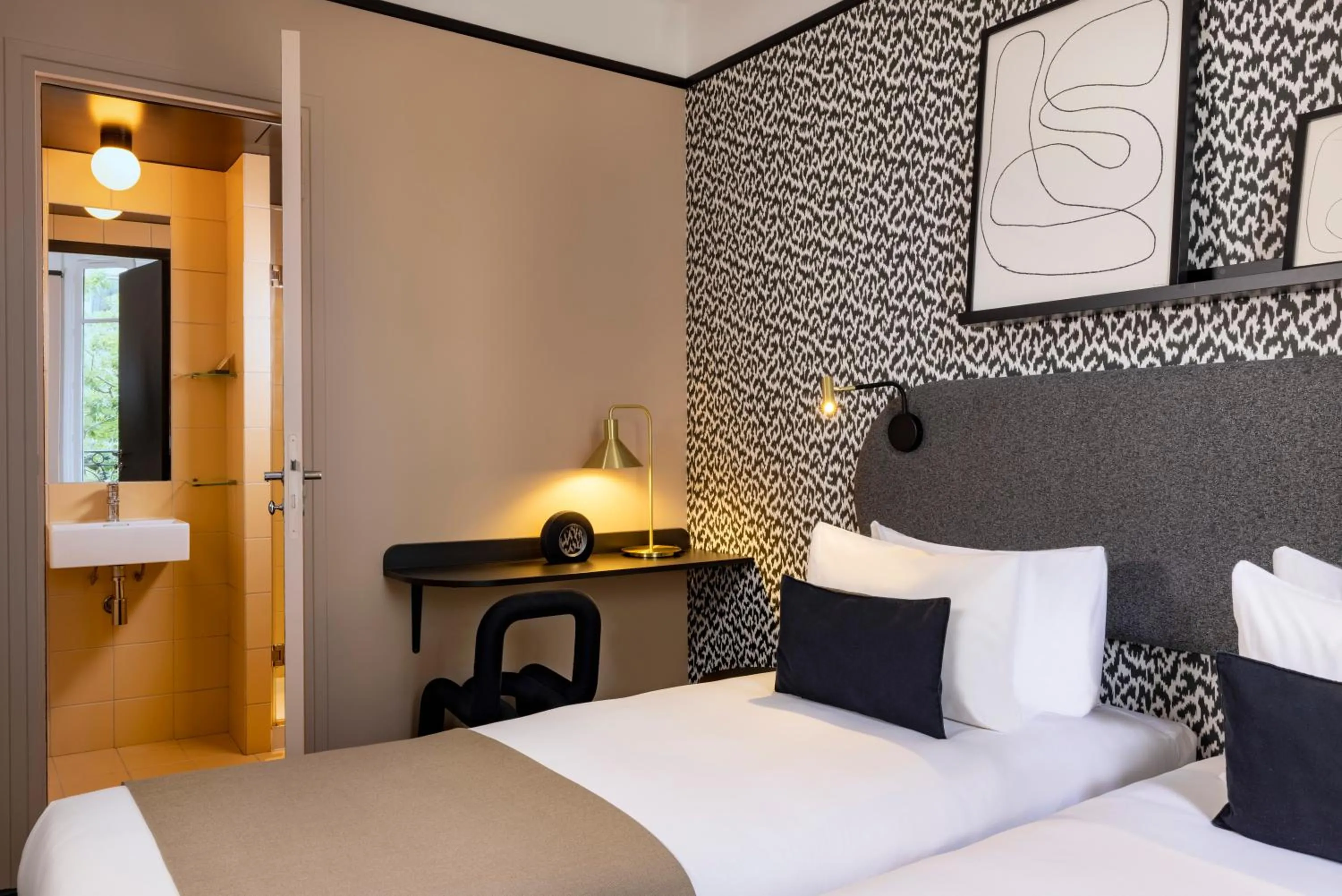 Bedroom, Bed in Hôtel Palais De Chaillot