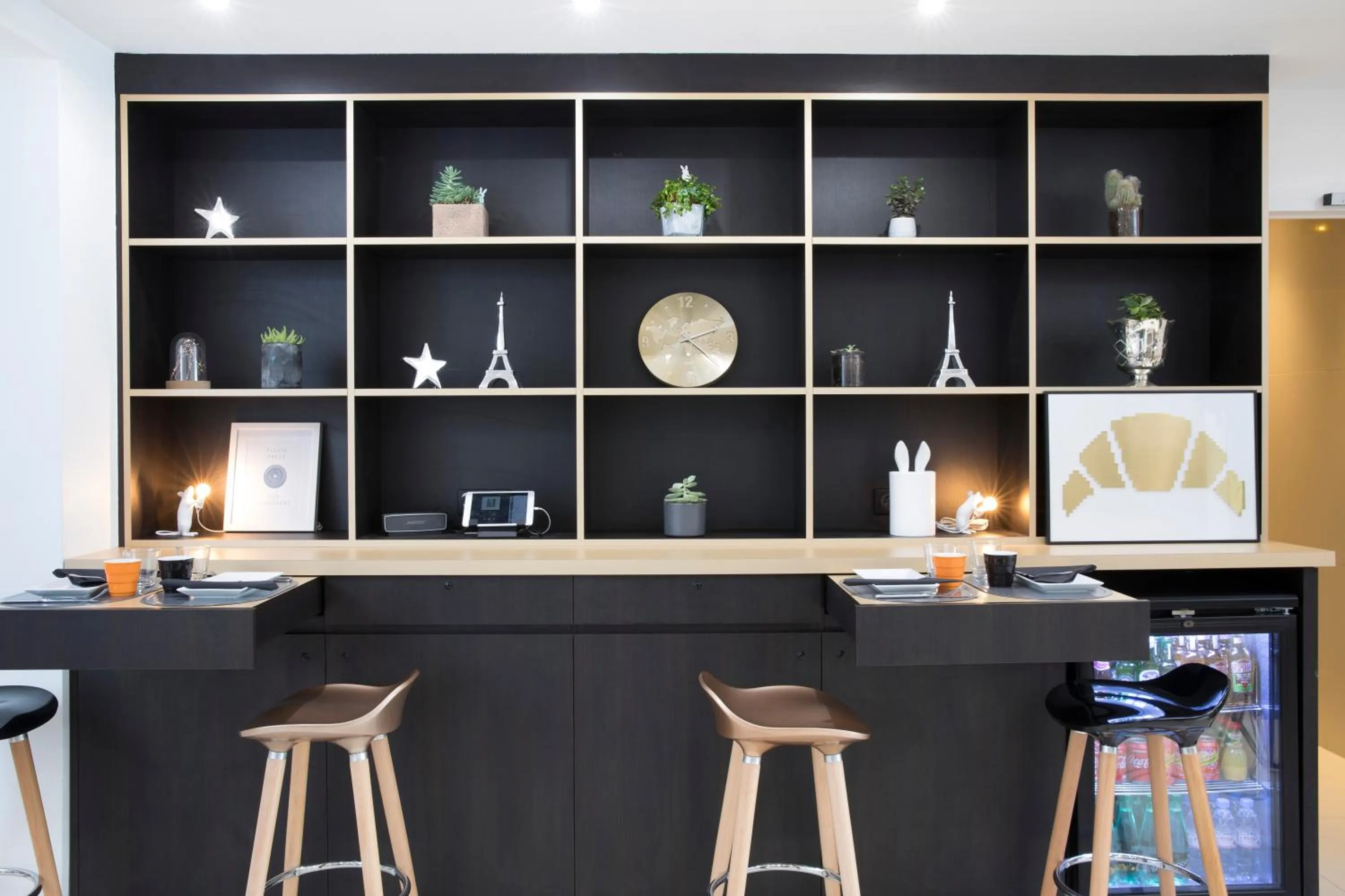 Communal lounge/ TV room in Hôtel Palais De Chaillot