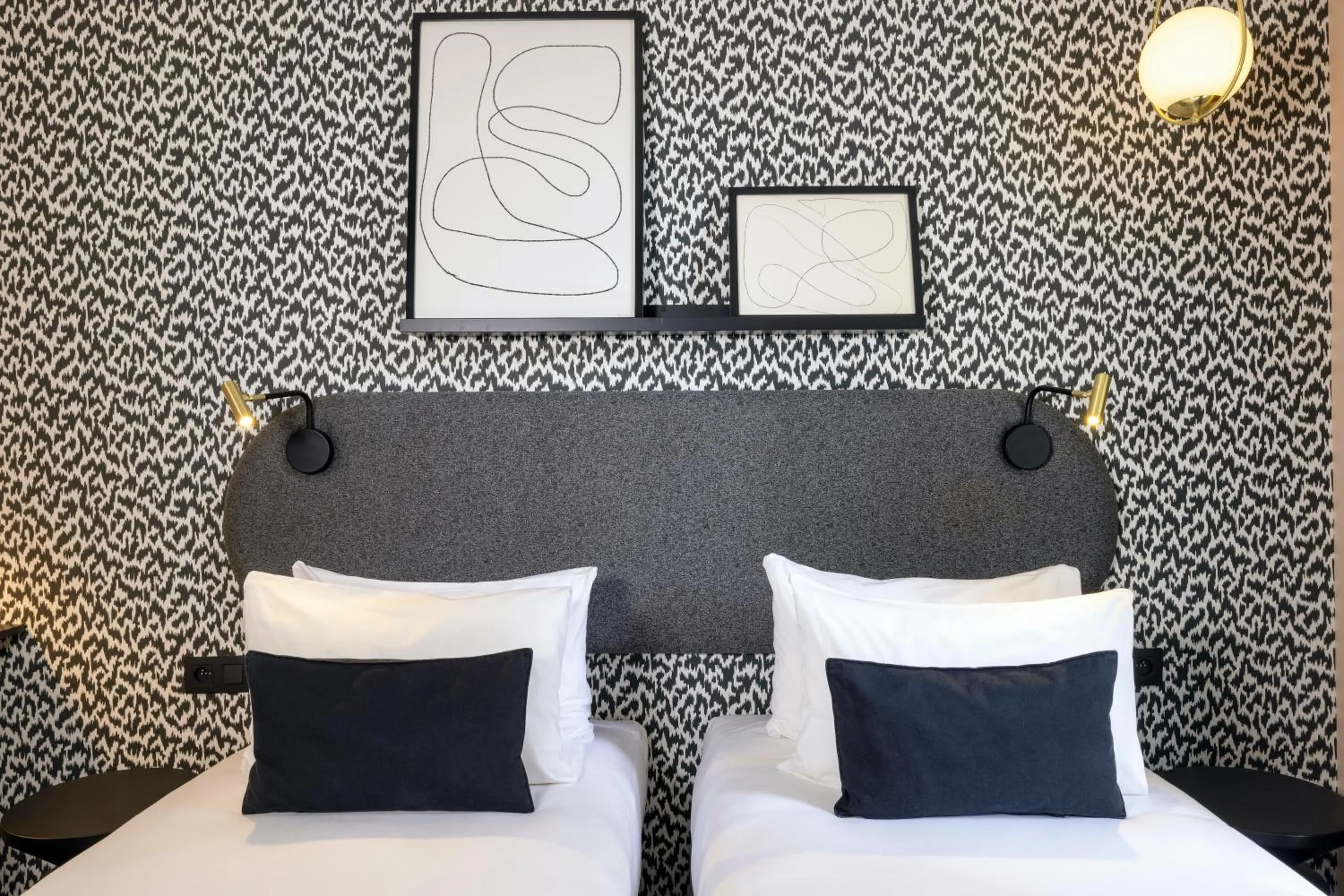 Bedroom, Bed in Hôtel Palais De Chaillot