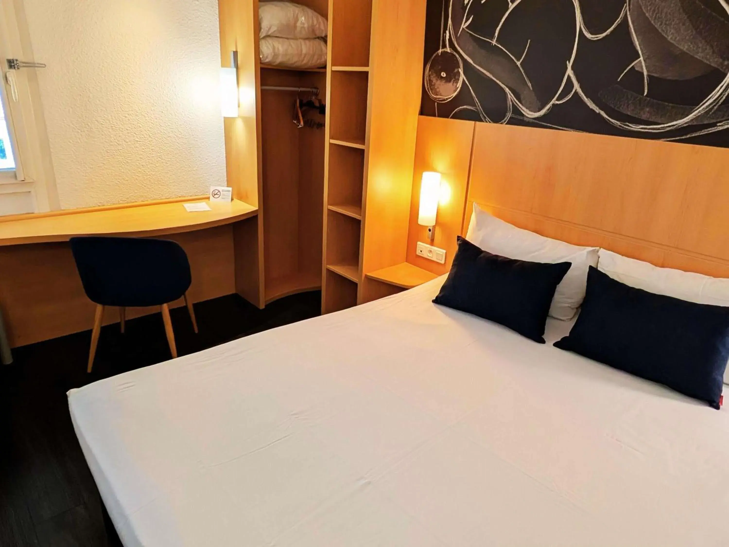 Standard Room with 1 Double Bed in ibis Grenoble Centre Bastille Standard Room with 1 Double Bed in ibis Grenoble Centre Bastille