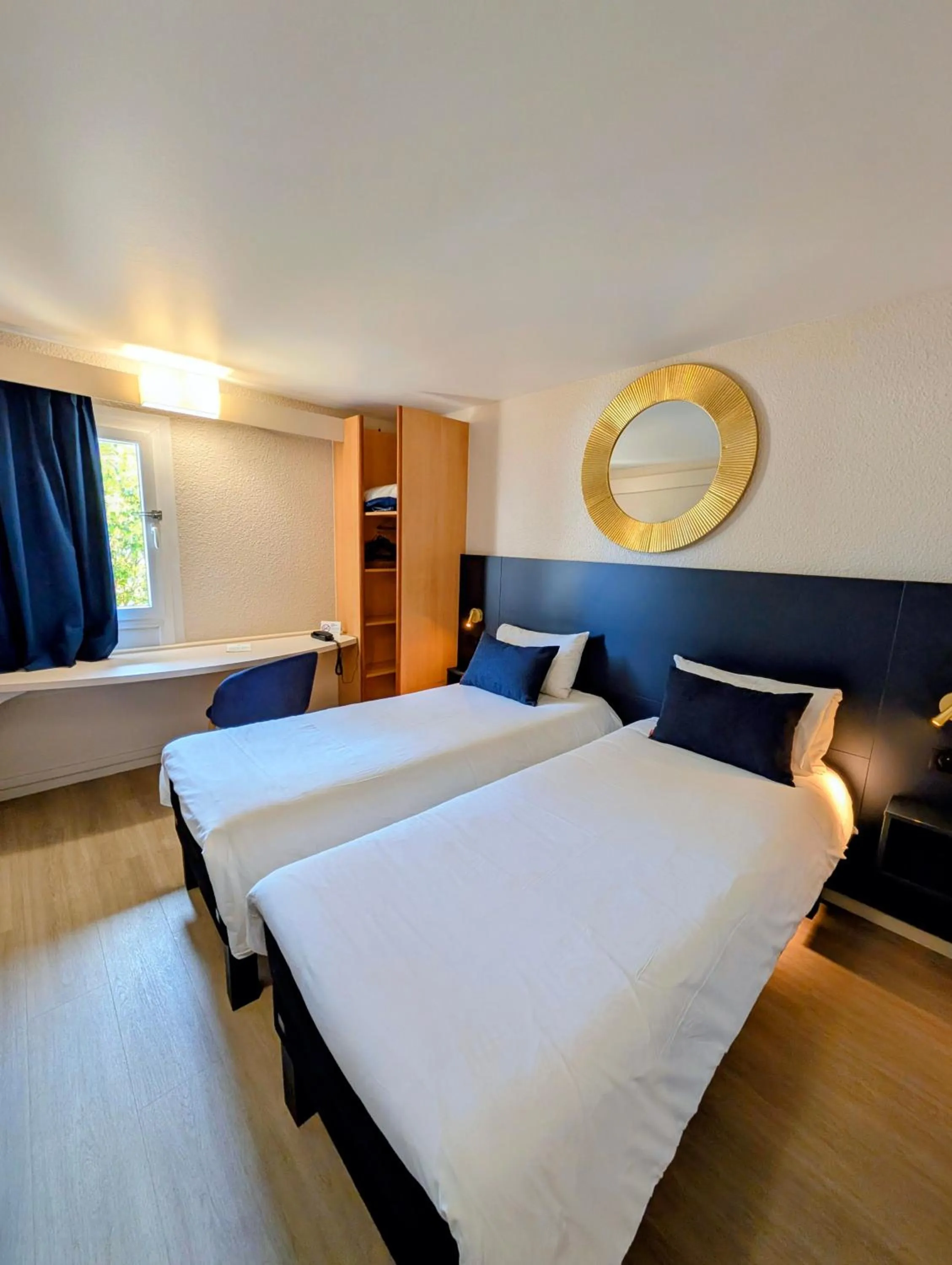 Bedroom, Bed in ibis Grenoble Centre Bastille