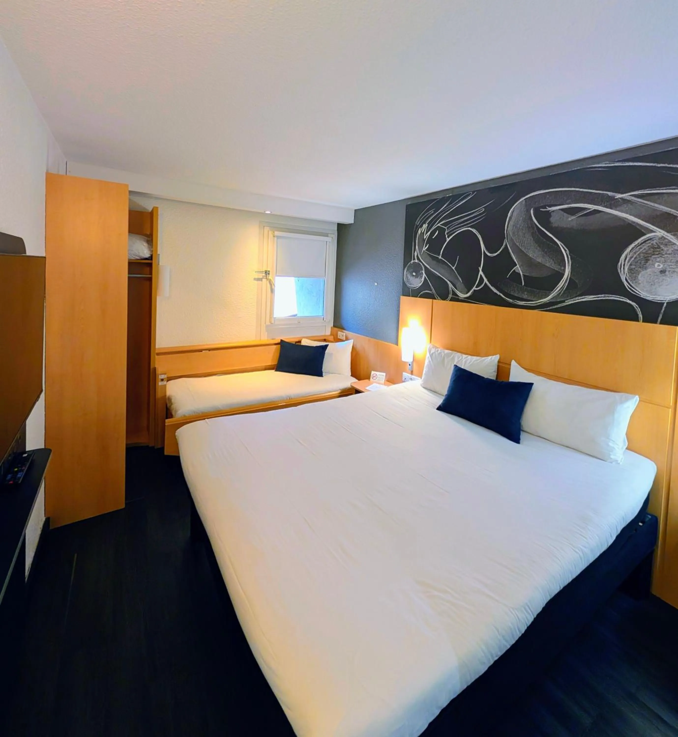 Bedroom, Bed in ibis Grenoble Centre Bastille