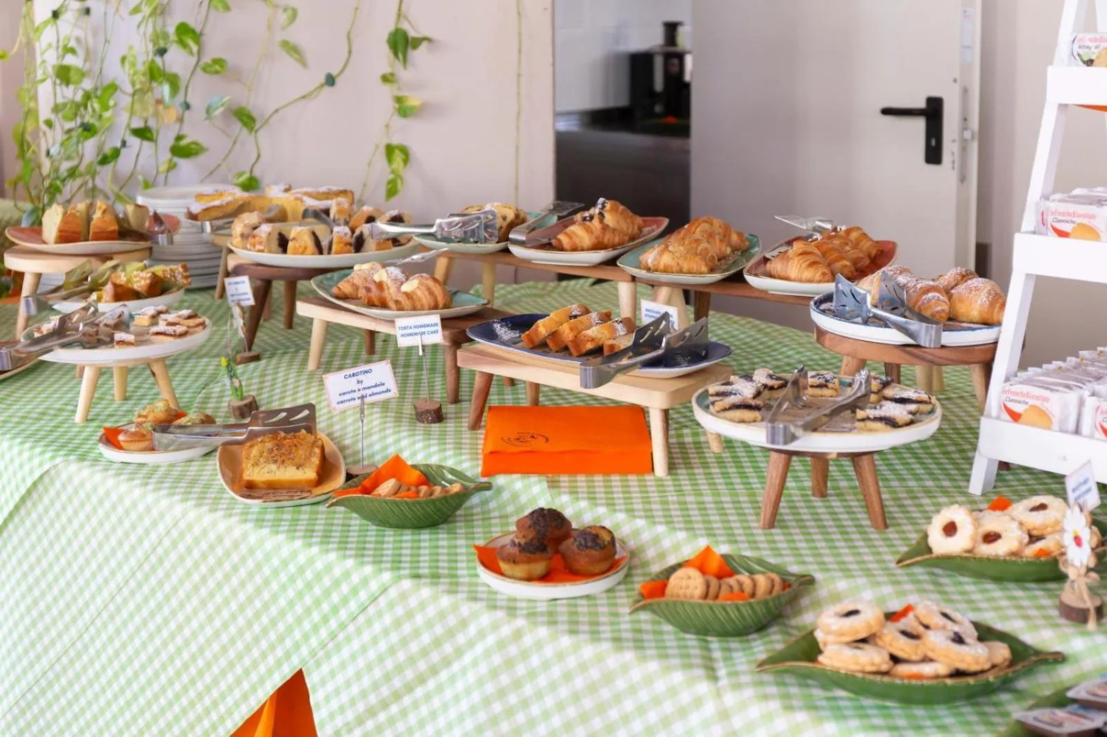 Buffet breakfast in Hotel A Casa Nostra