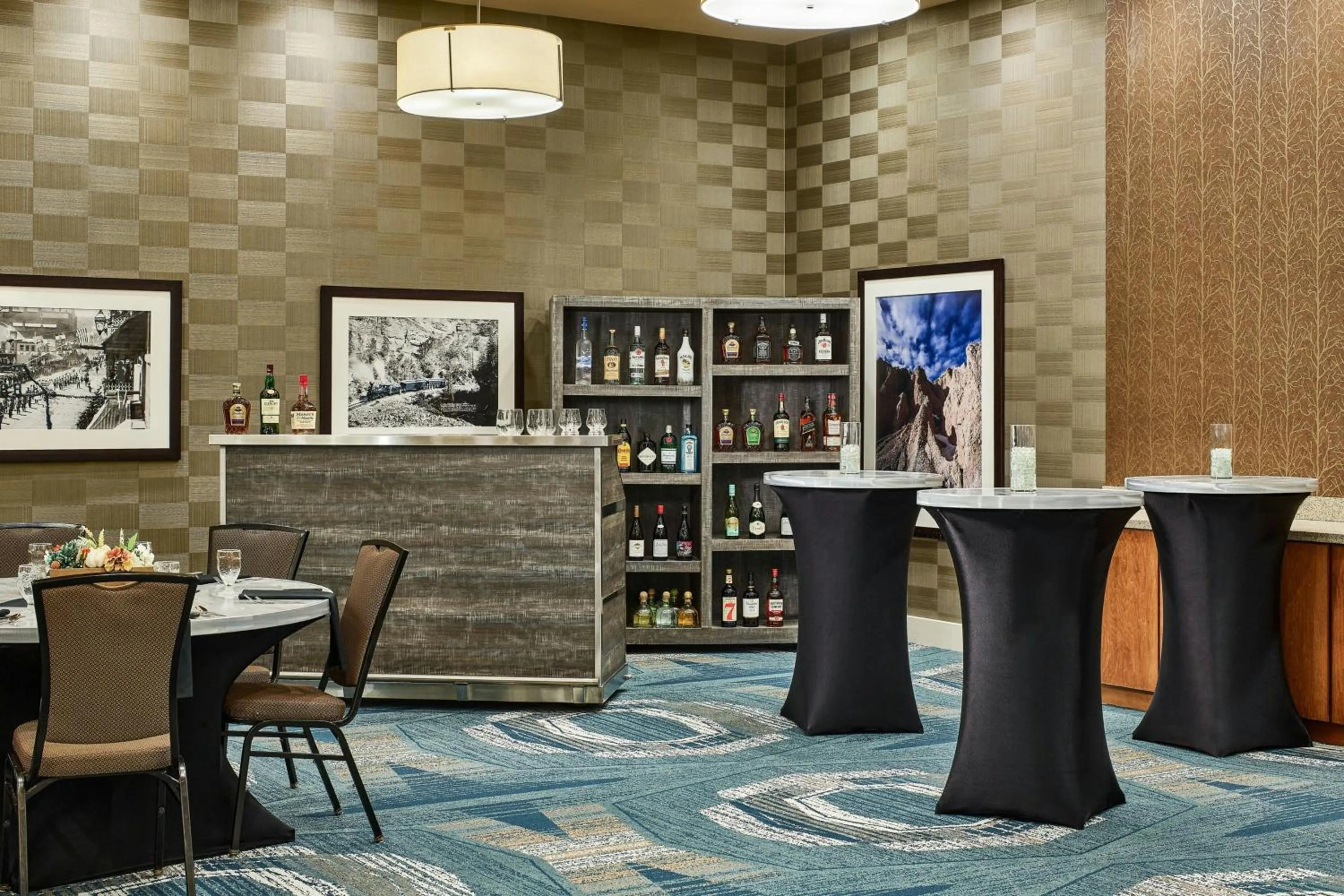 Lounge or bar in SpringHill Suites by Marriott Deadwood