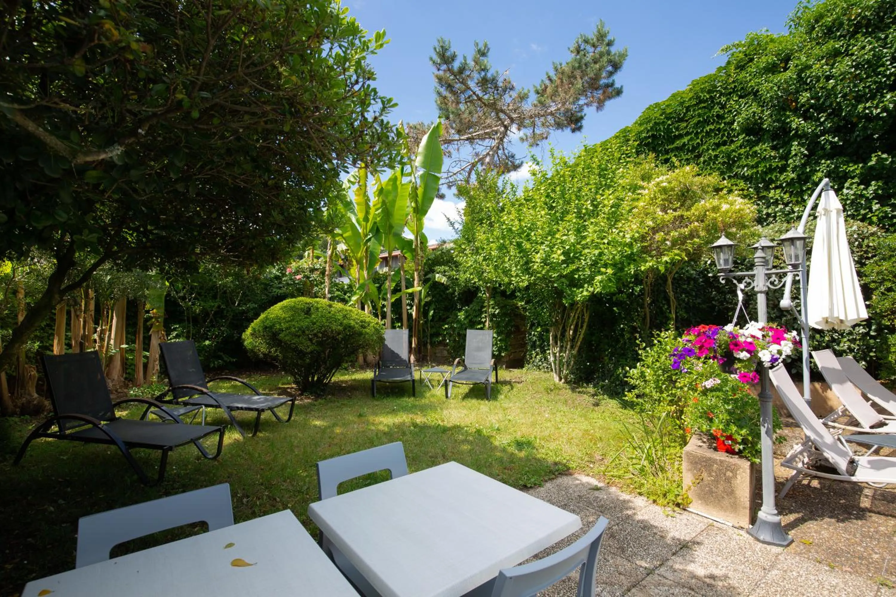 Garden in The Originals City, Hôtel de Bordeaux, Bergerac centre