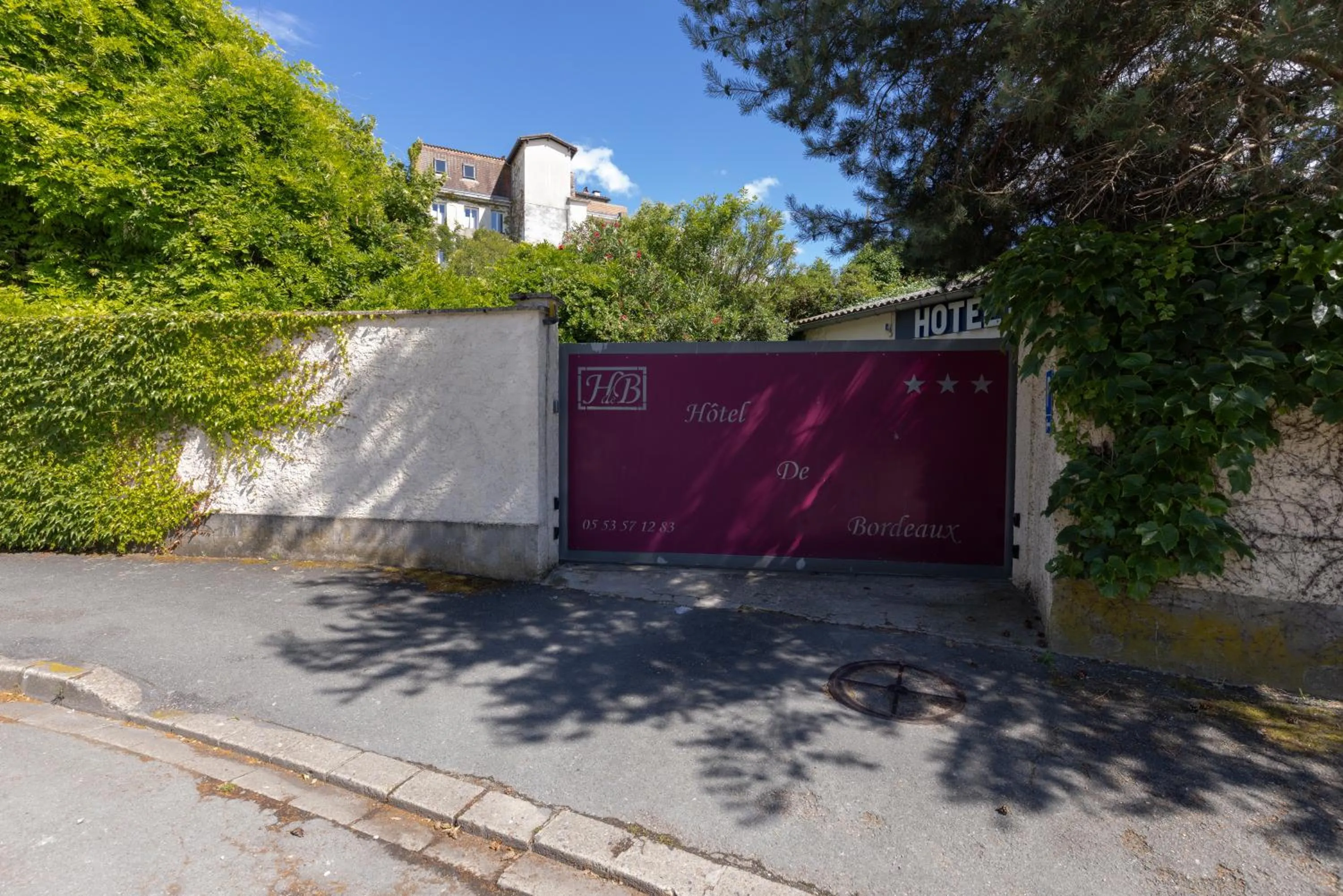 Parking in The Originals City, Hôtel de Bordeaux, Bergerac centre