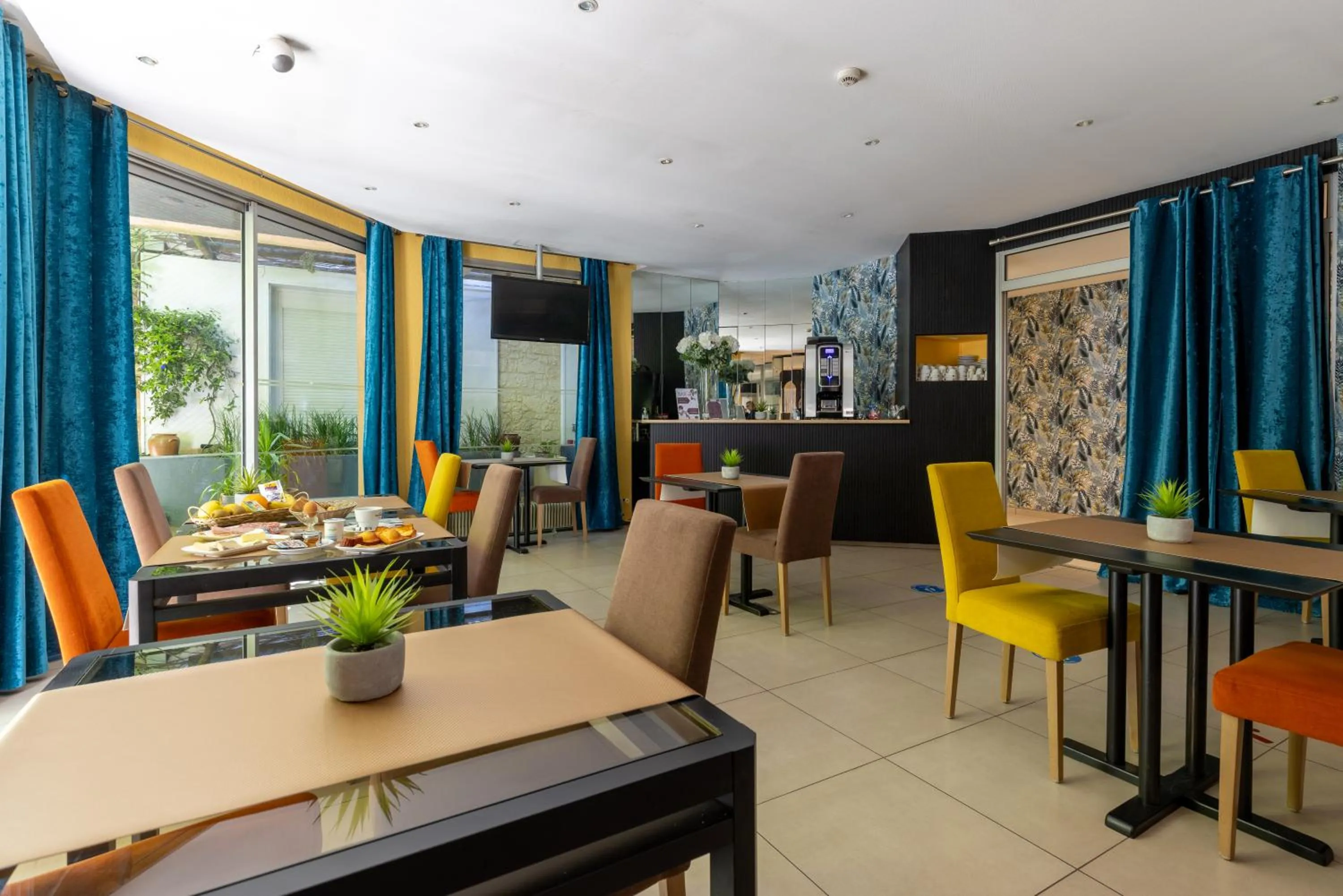 Breakfast in The Originals City, Hôtel de Bordeaux, Bergerac centre