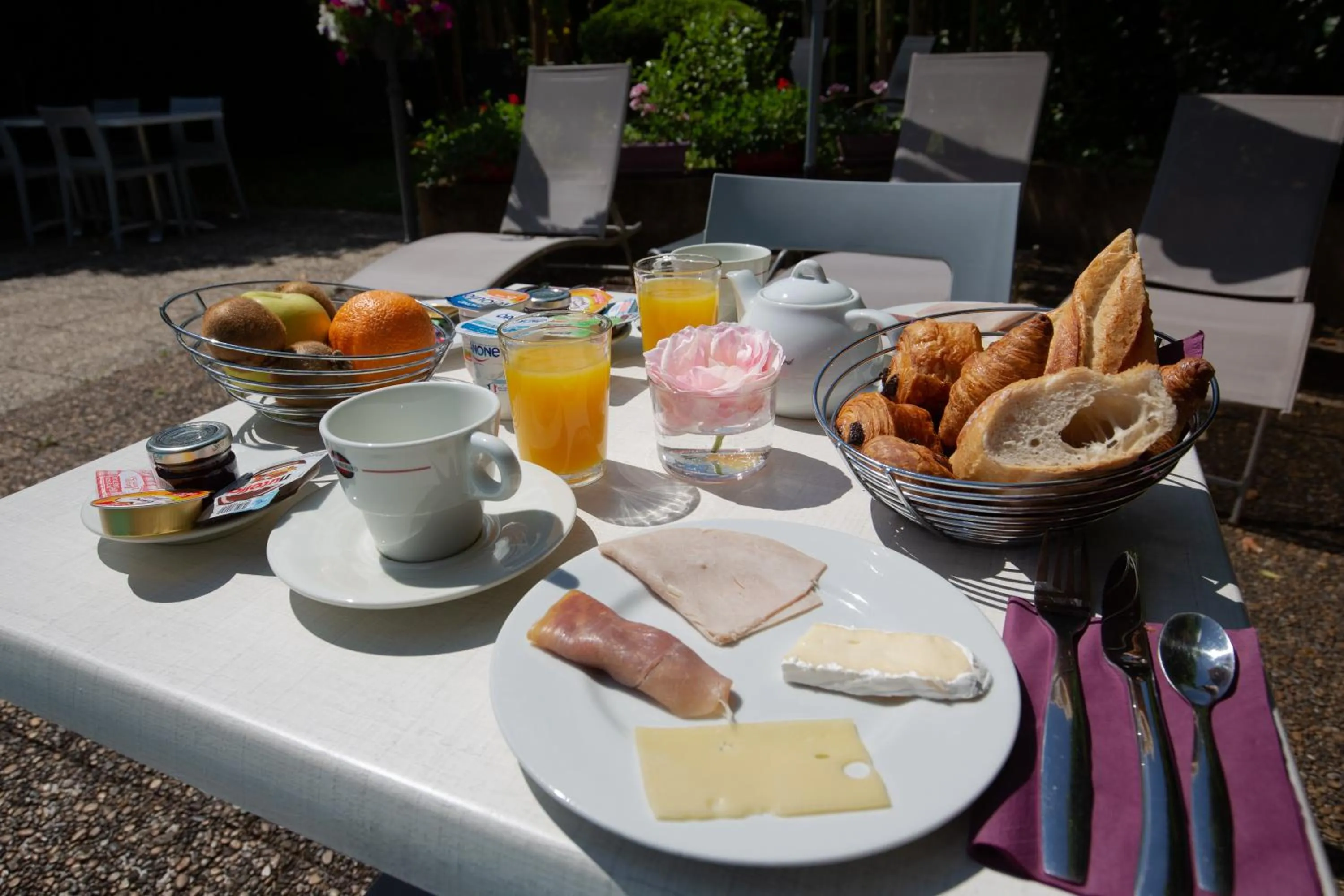 Breakfast in The Originals City, Hôtel de Bordeaux, Bergerac centre
