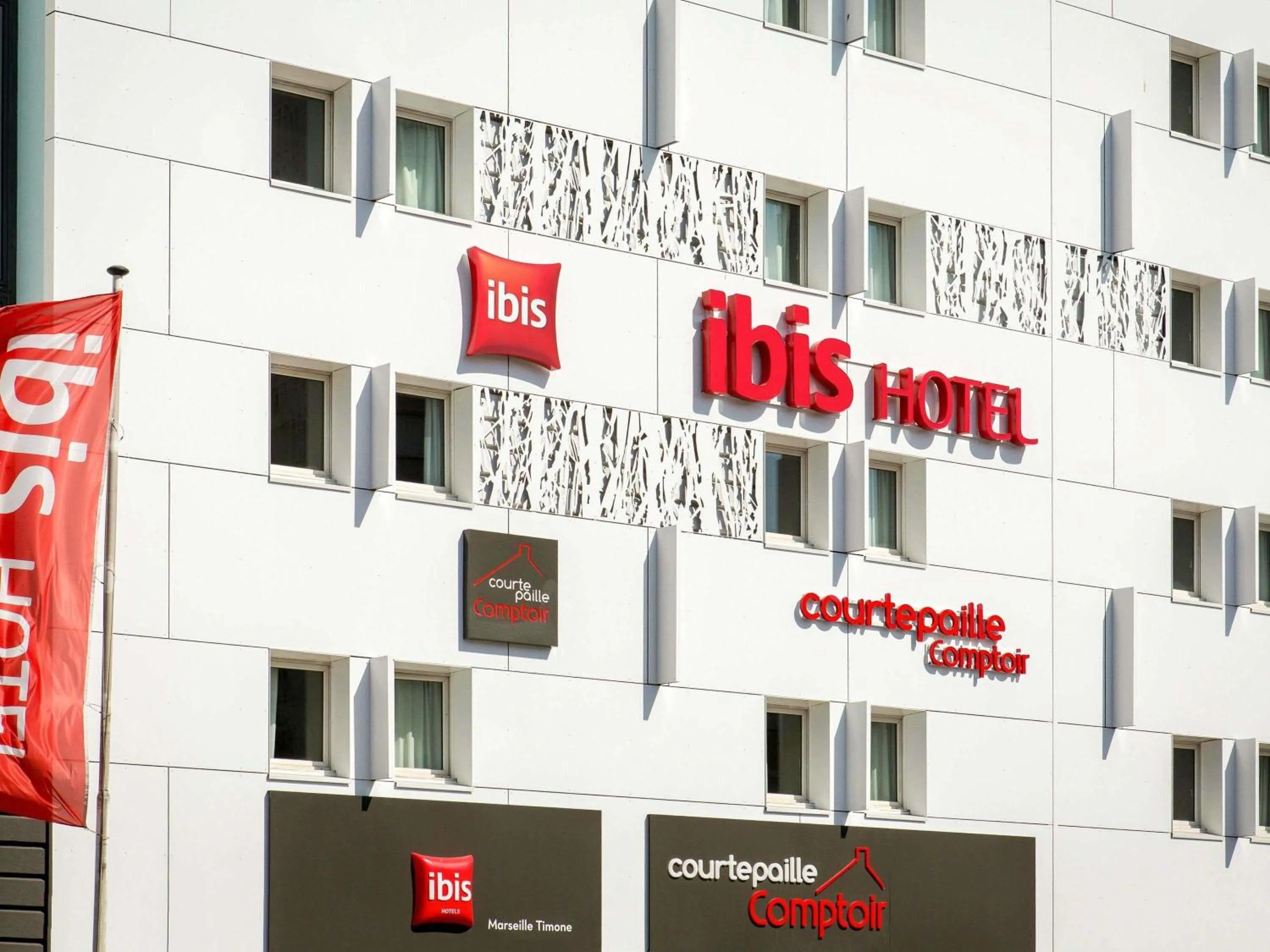 Property building in ibis Marseille Timone