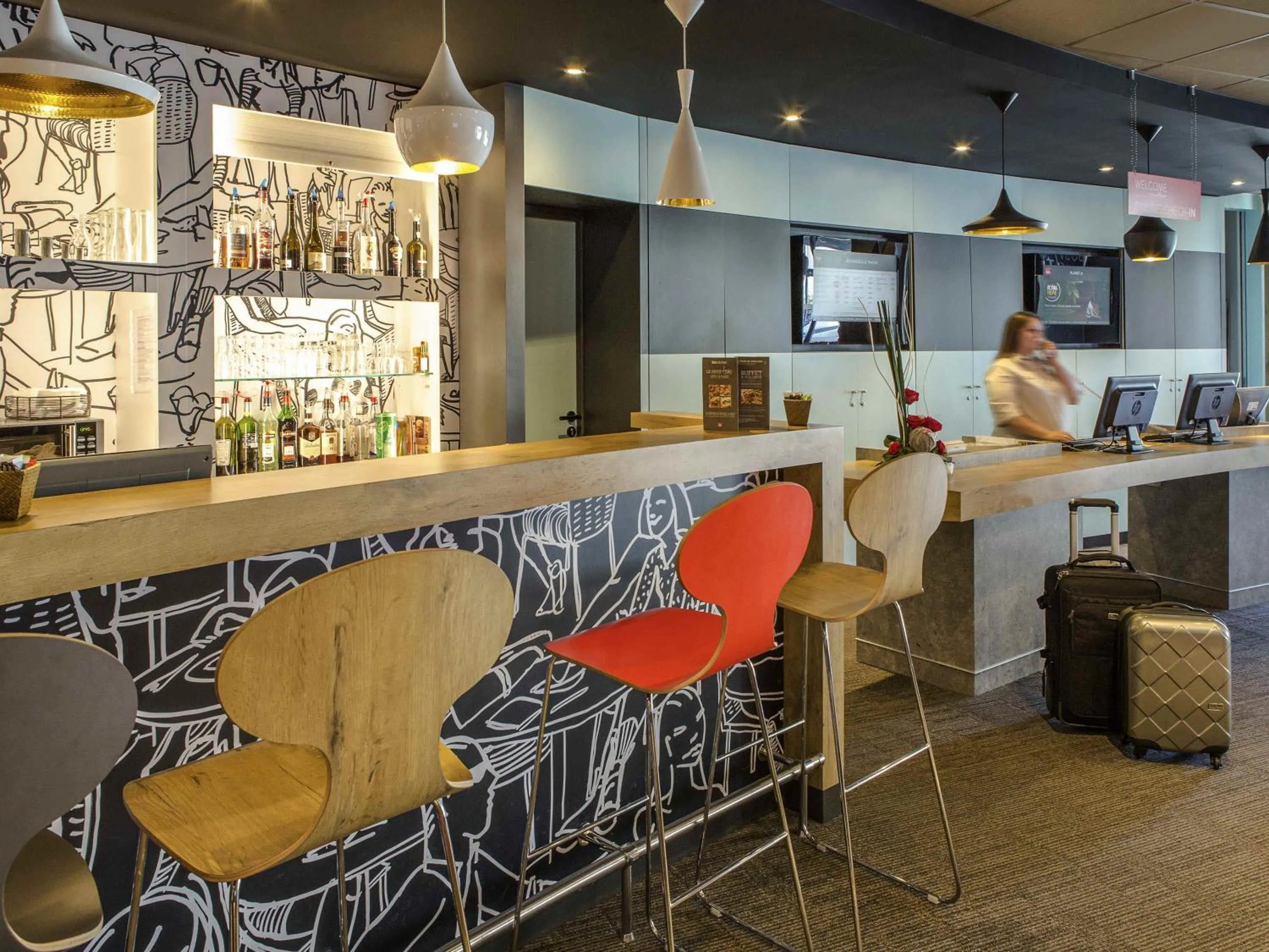 Lounge or bar in ibis Marseille Timone