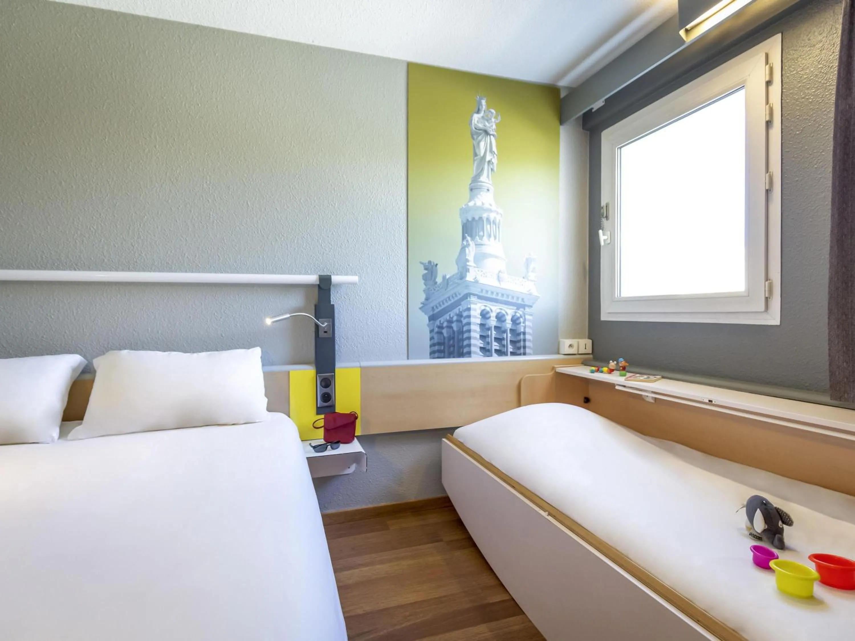 Bedroom, Bed in ibis Marseille Timone