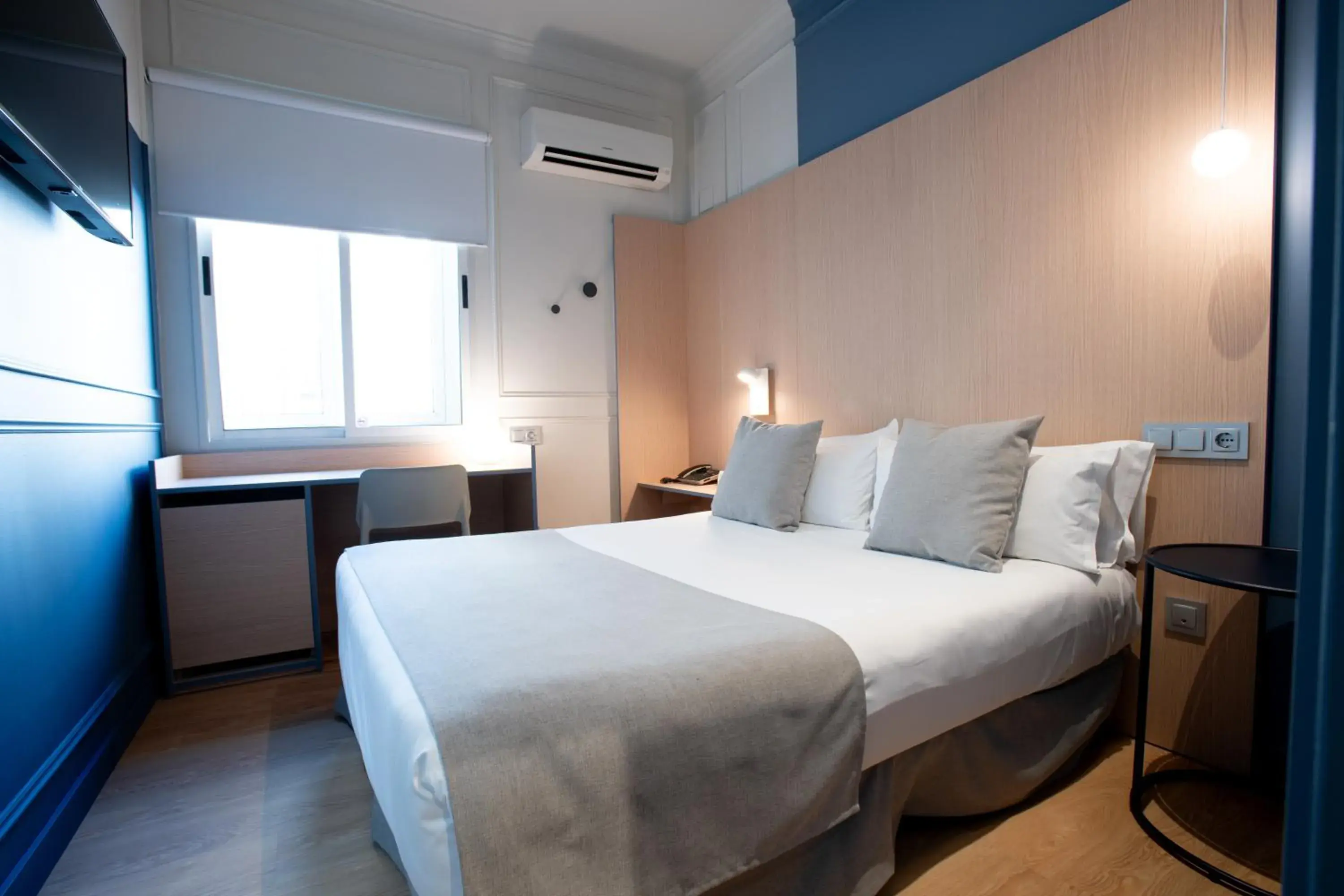 Small Double Room in Olympia Consul del Mar Small Double Room in Olympia Consul del Mar