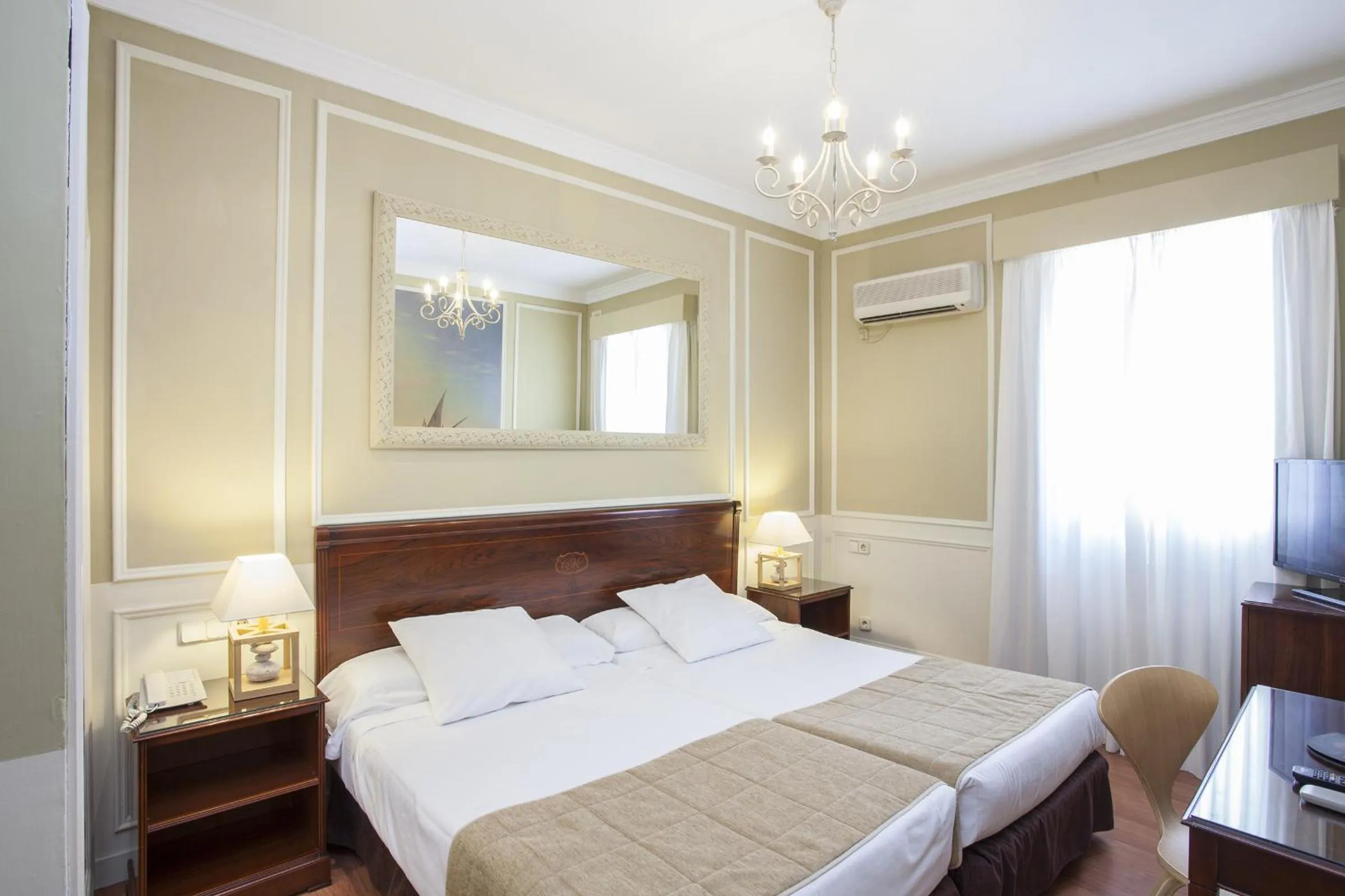 Twin Room in Olympia Consul del Mar