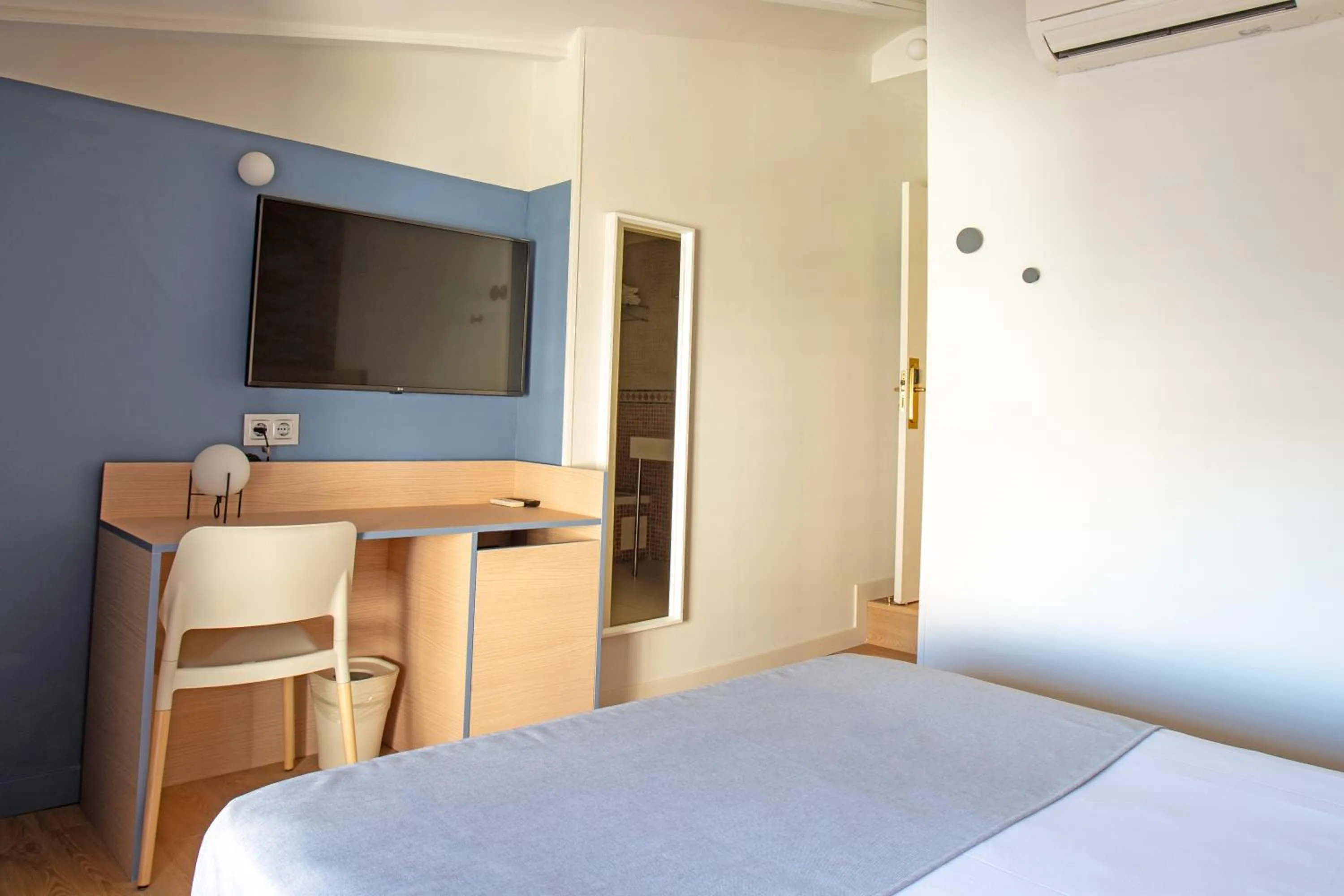 TV and multimedia, Bed in Olympia Consul del Mar