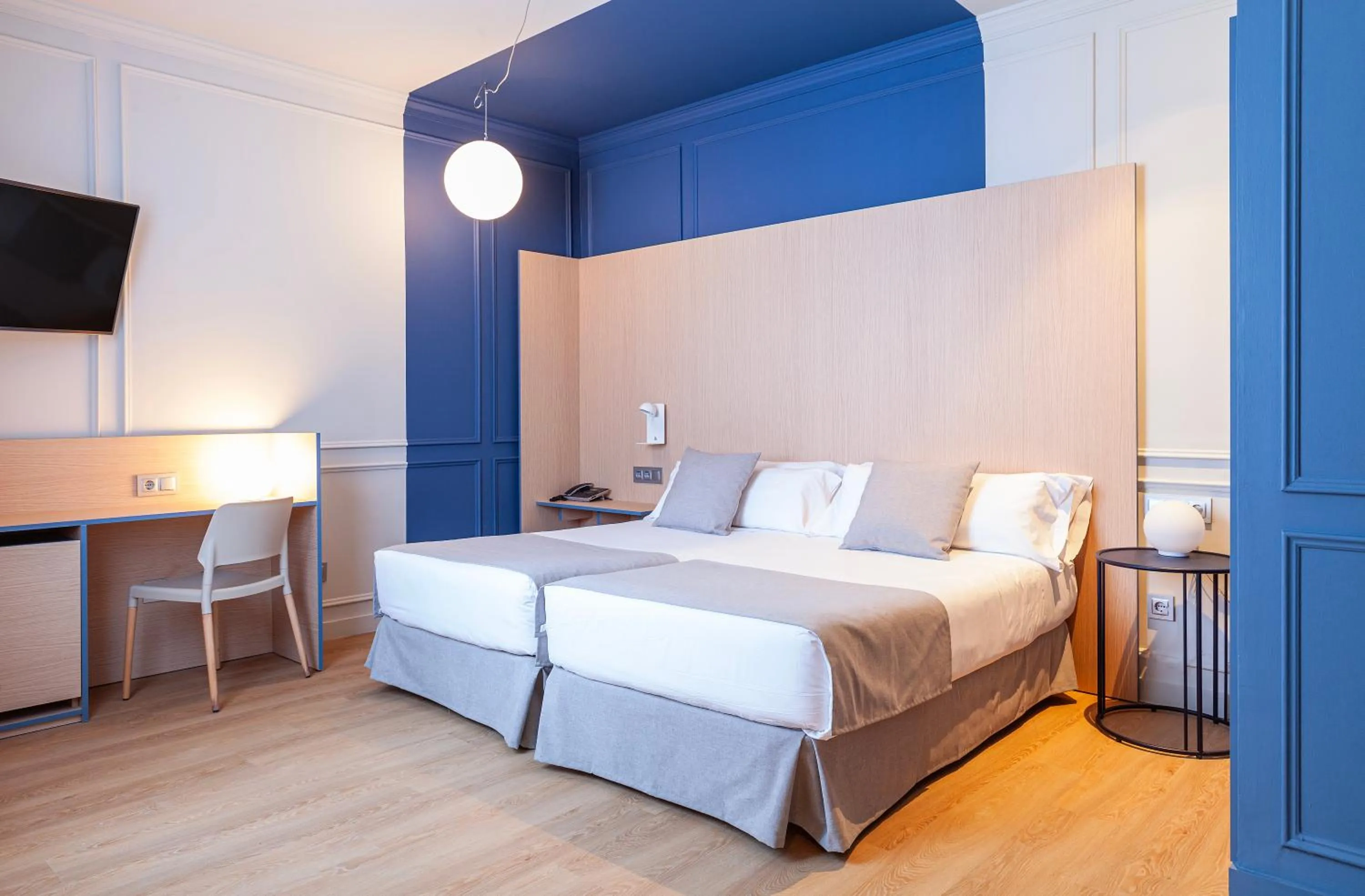 Photo of the whole room, Bed in Olympia Consul del Mar