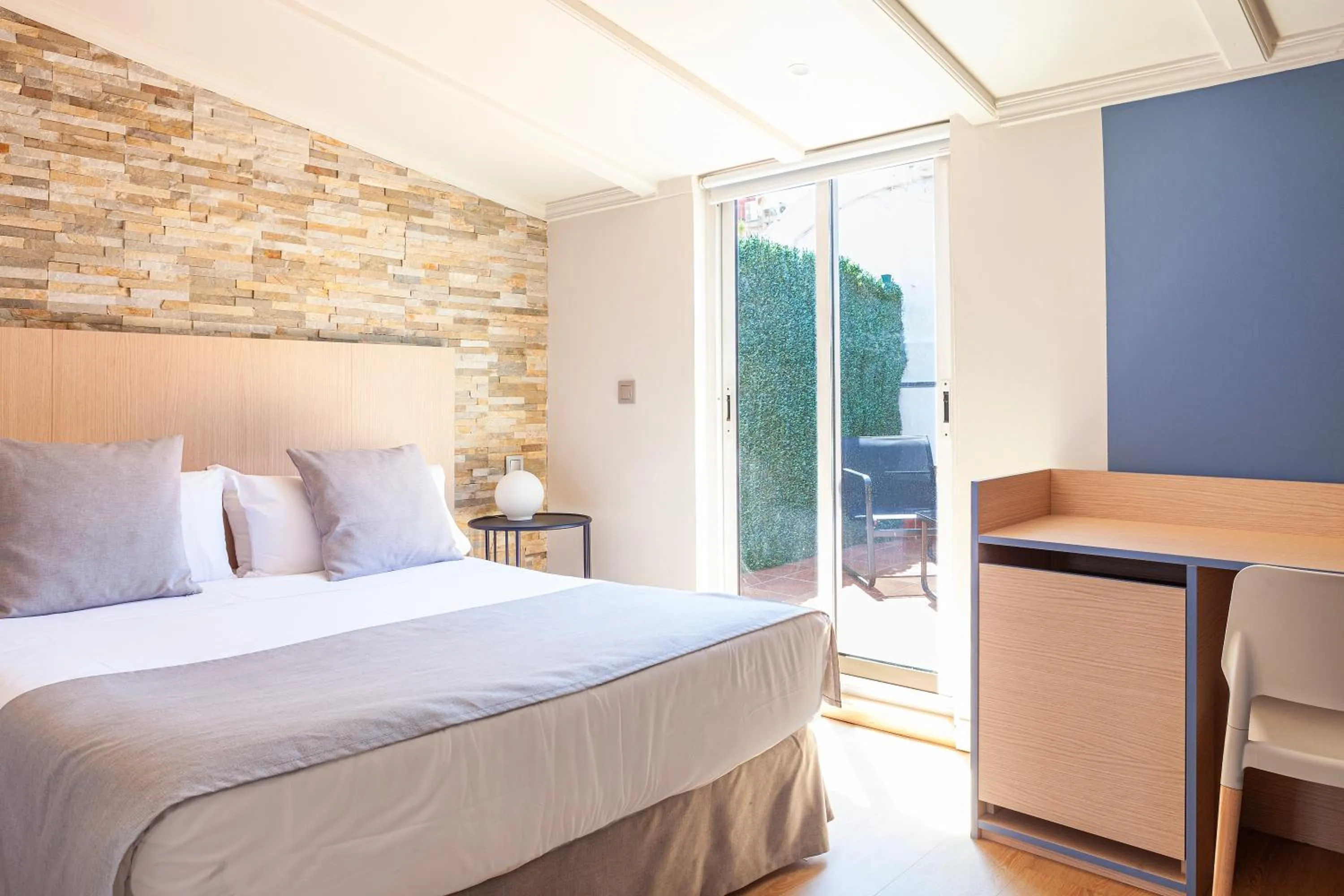 Photo of the whole room, Bed in Olympia Consul del Mar