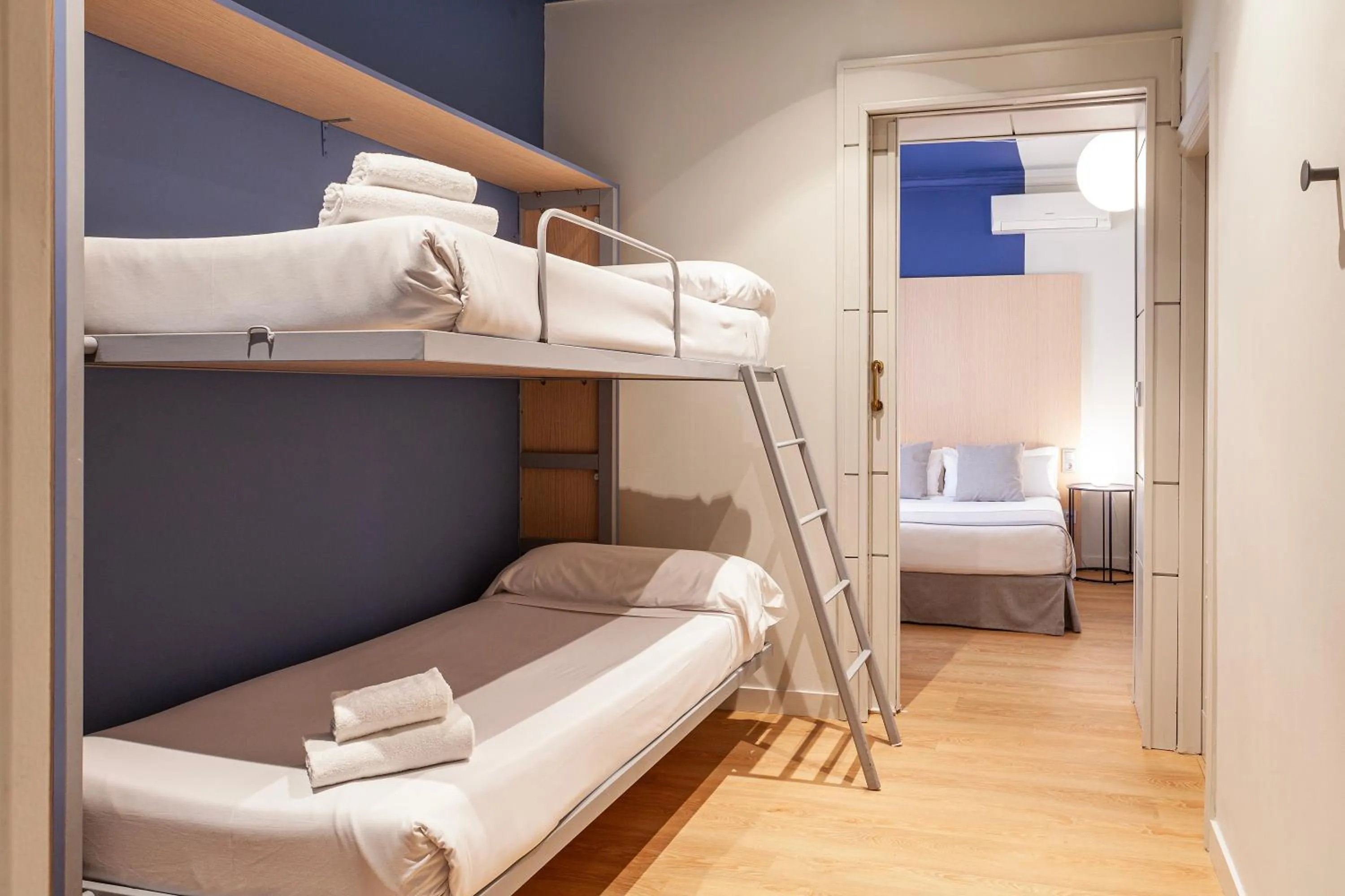 Photo of the whole room, Bed in Olympia Consul del Mar