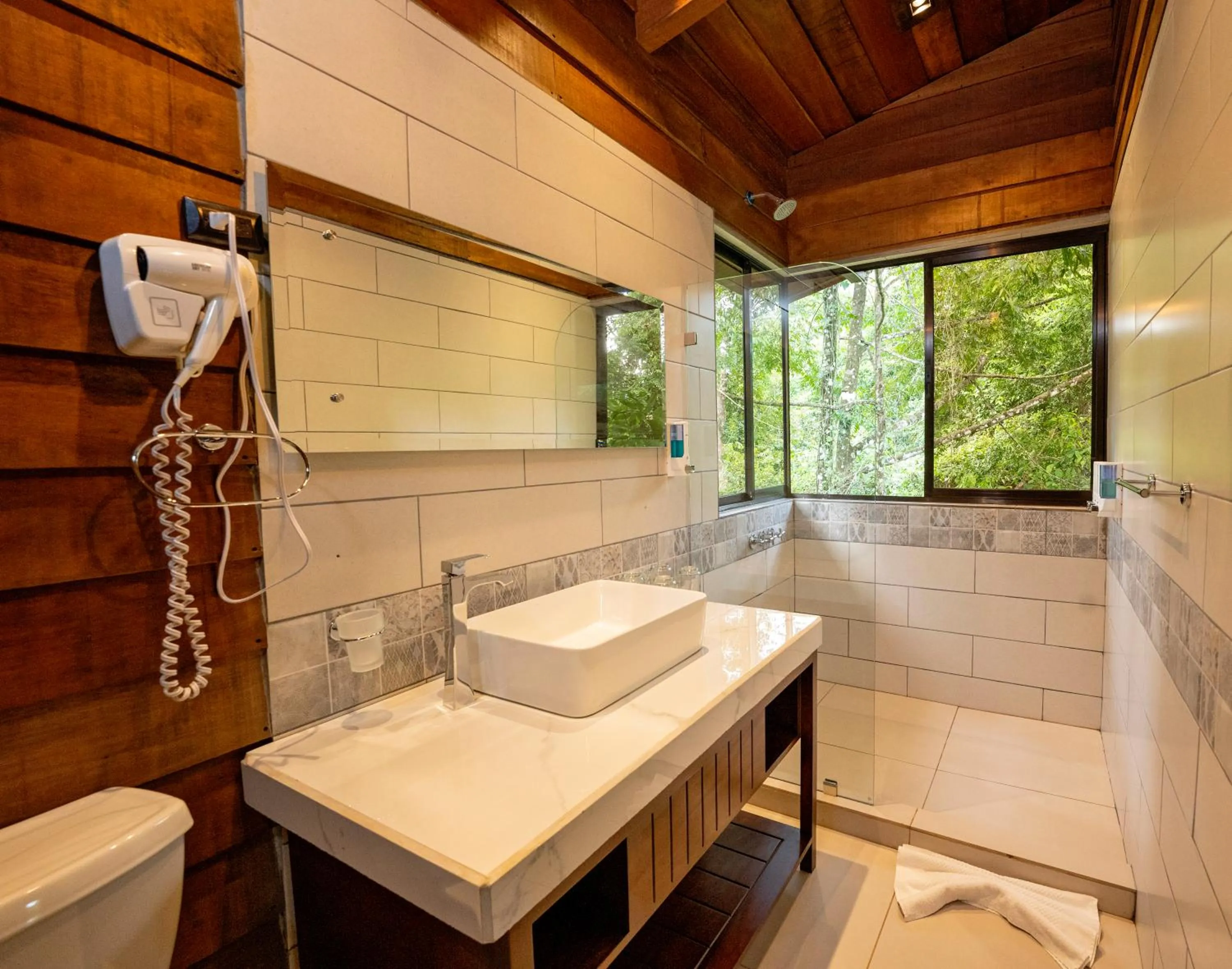 Shower in Maquenque Lodge