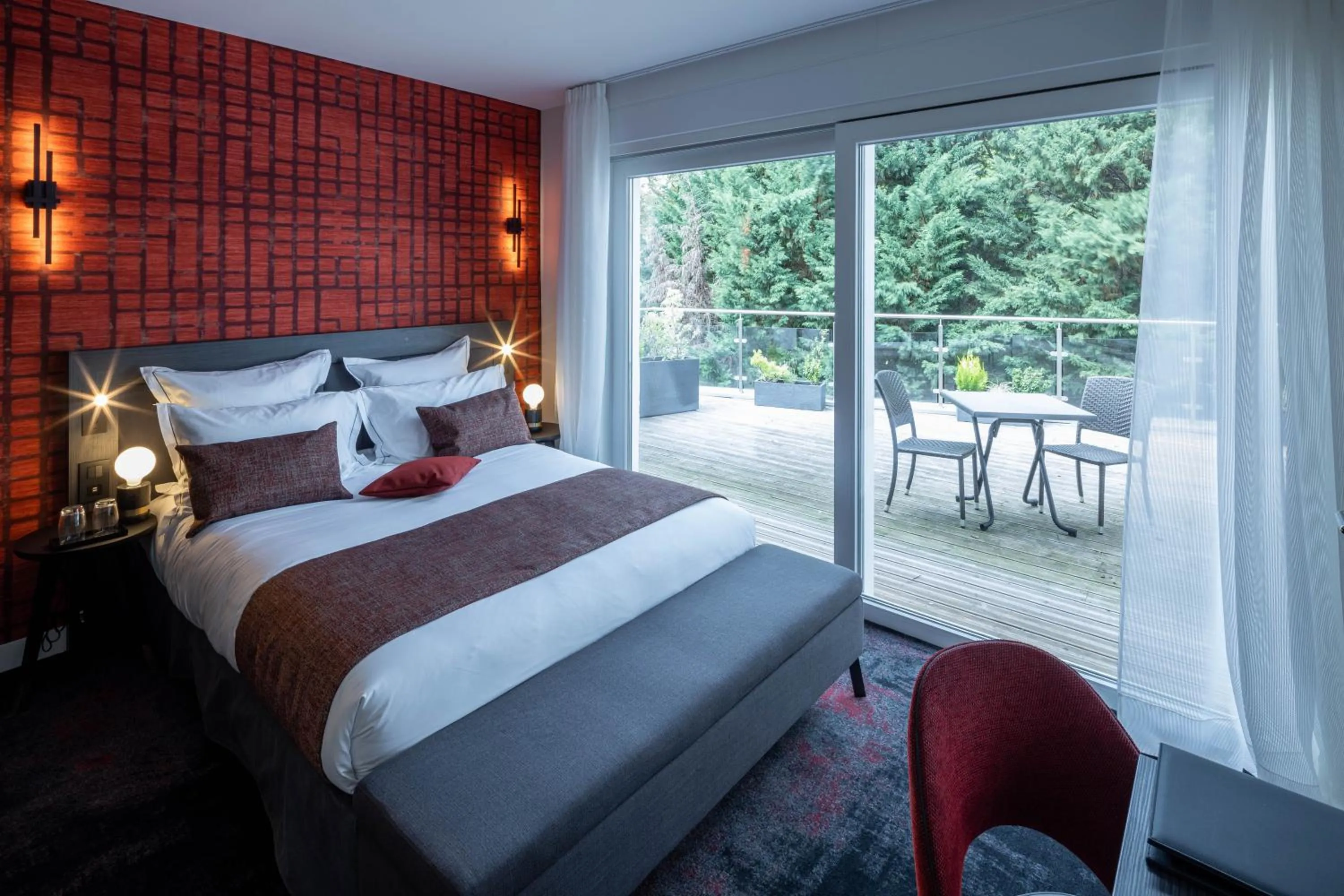 View (from property/room), Bed in Hôtel Villa La Florangerie - SPA & Piscine