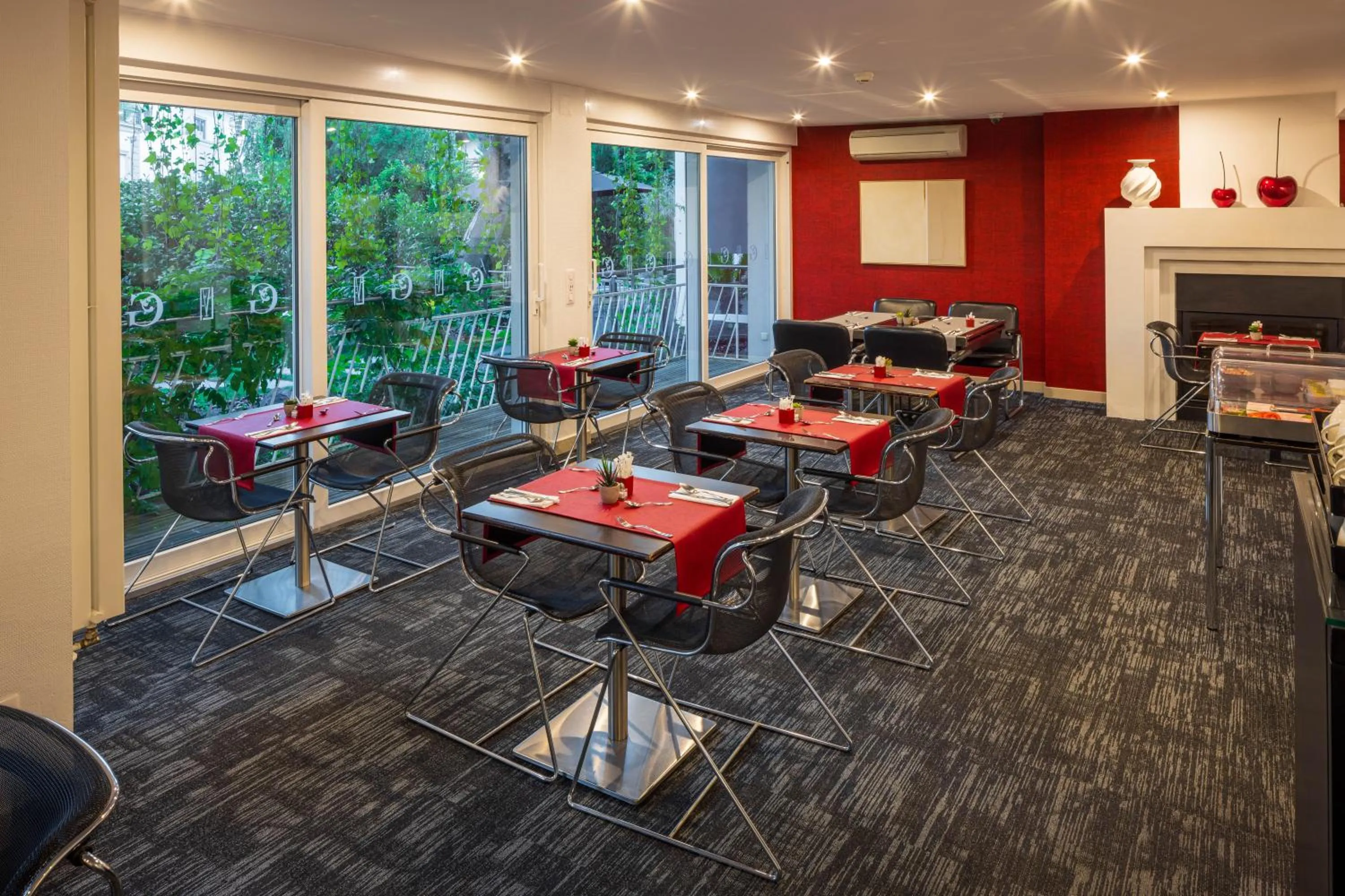 Breakfast in Hôtel Villa La Florangerie - SPA & Piscine