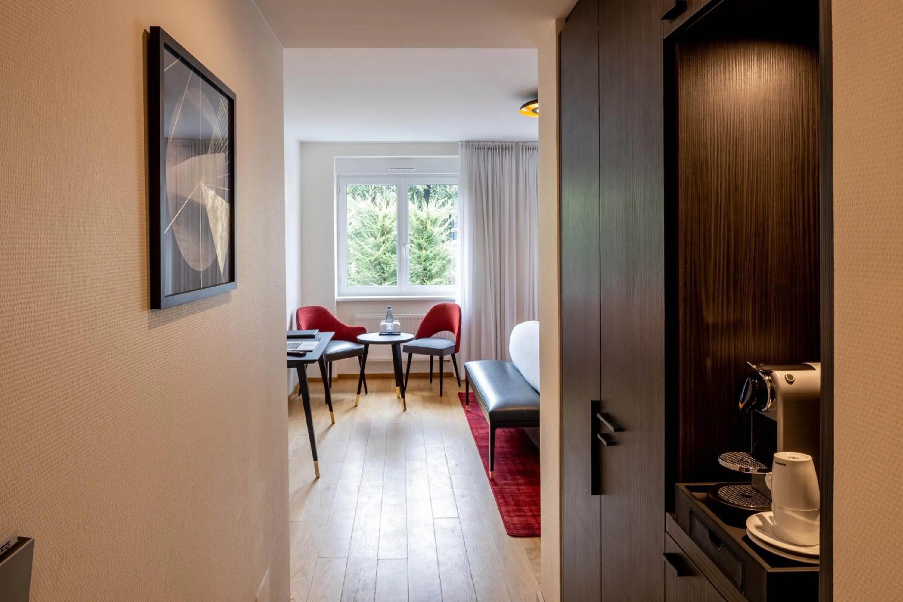 Coffee/tea facilities in Hôtel Villa La Florangerie - SPA & Piscine