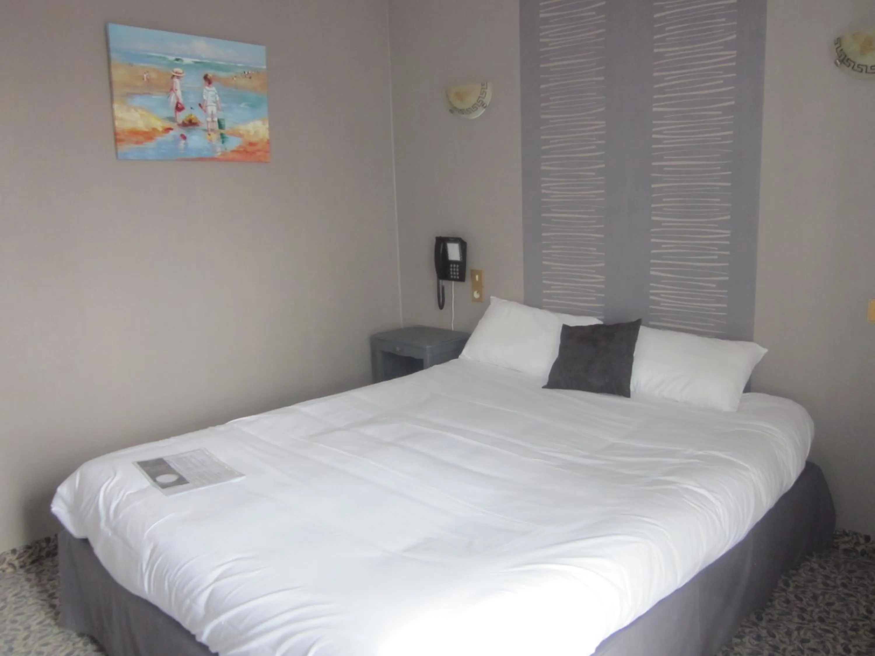 Bed in Hotel La Chaumière