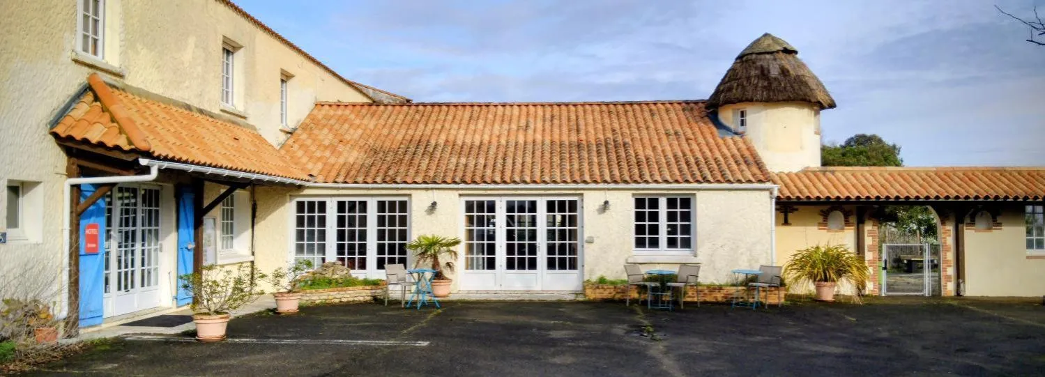Property building in Hotel La Chaumière