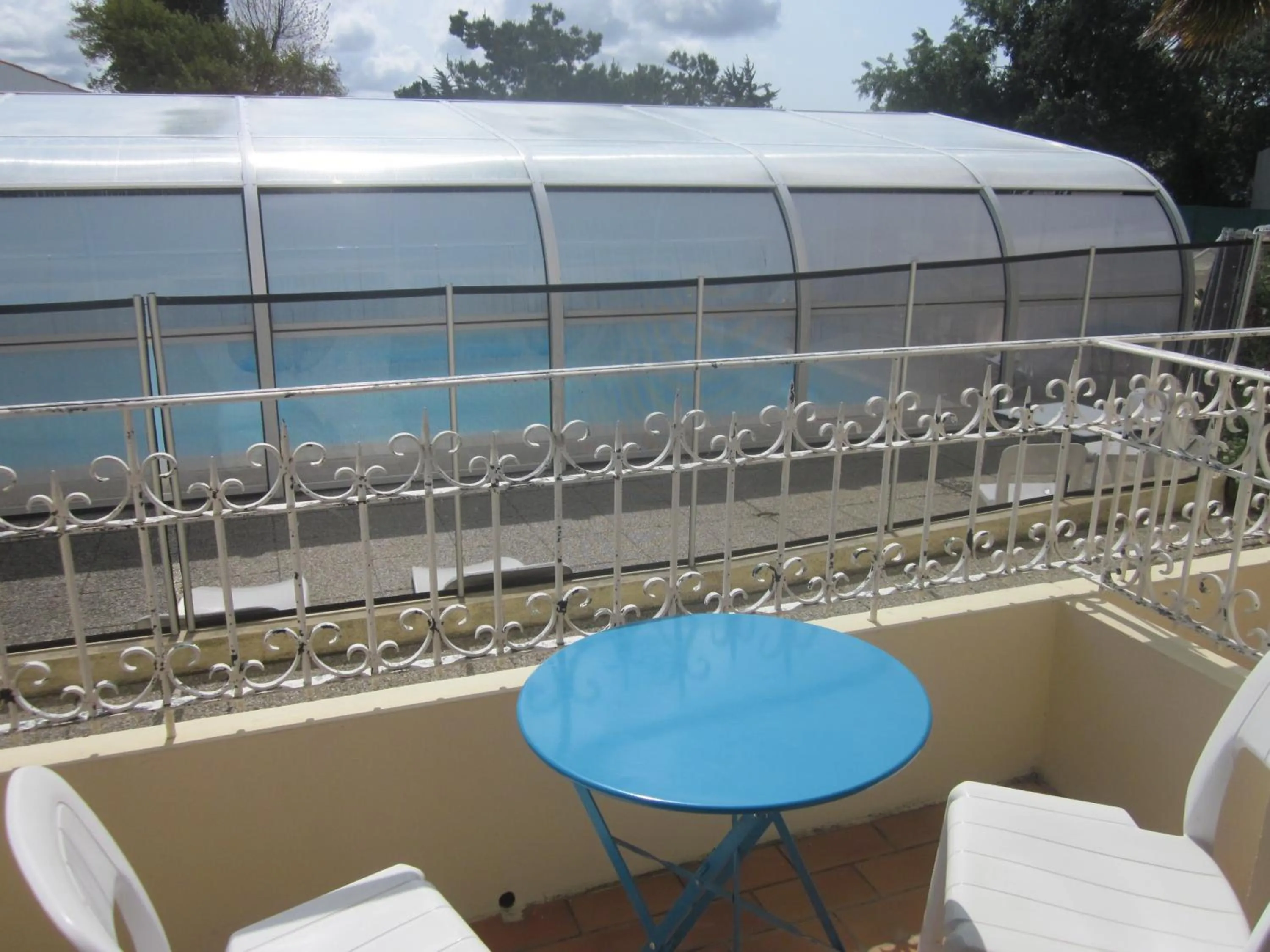 Photo of the whole room in Hotel La Chaumière