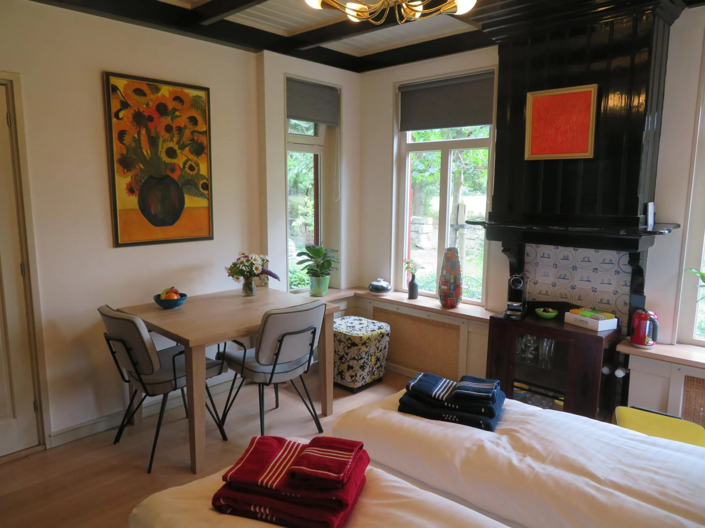 Dining area, Bed in B&B Singelstate