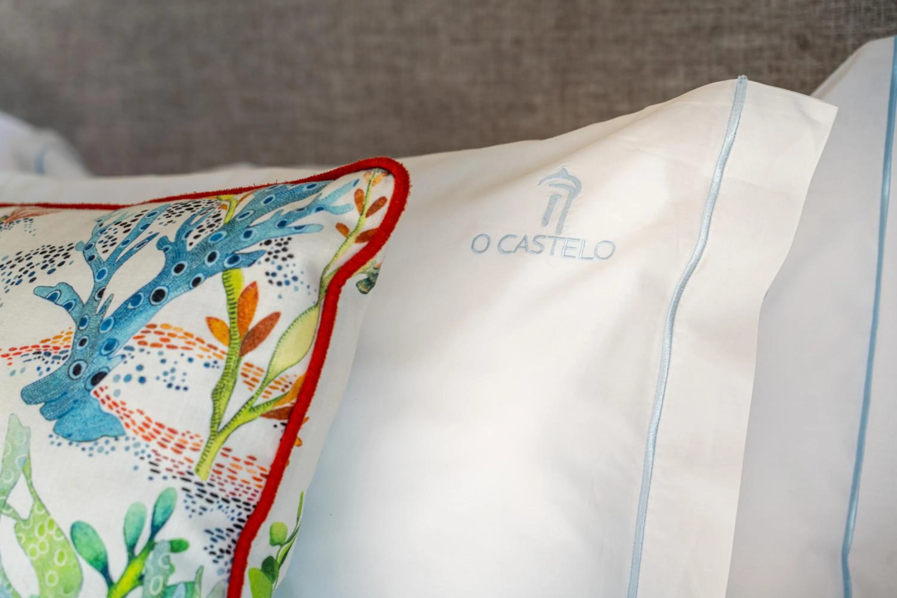 Decorative detail, Bed in Castelo Guest House