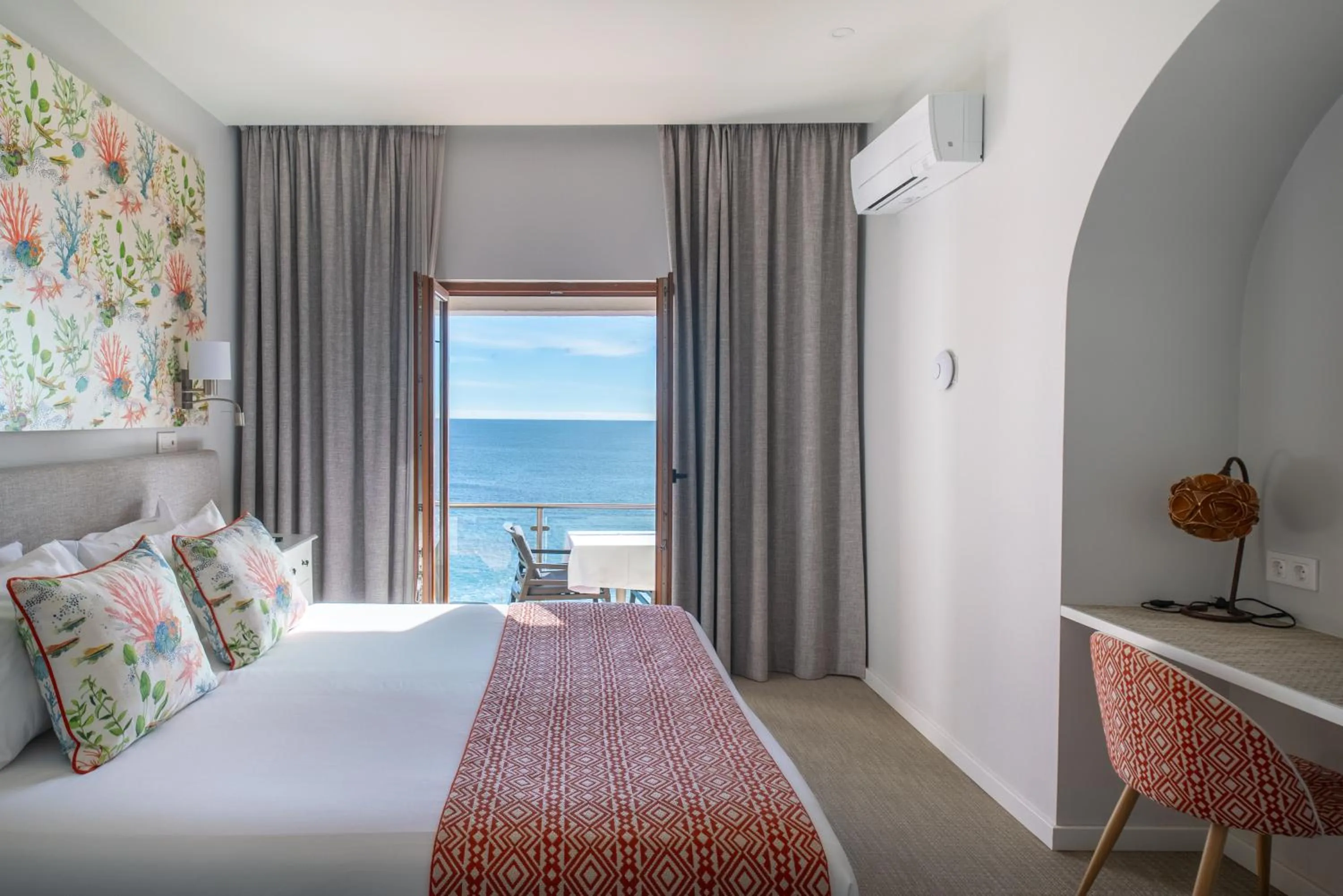 Seating area, Bed in Castelo Guest House