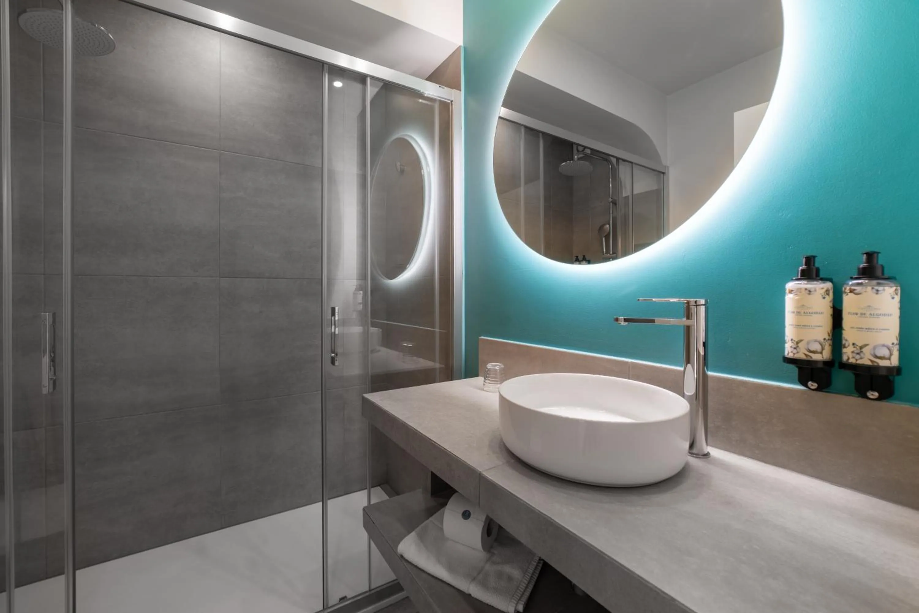 Toilet in Castelo Guest House