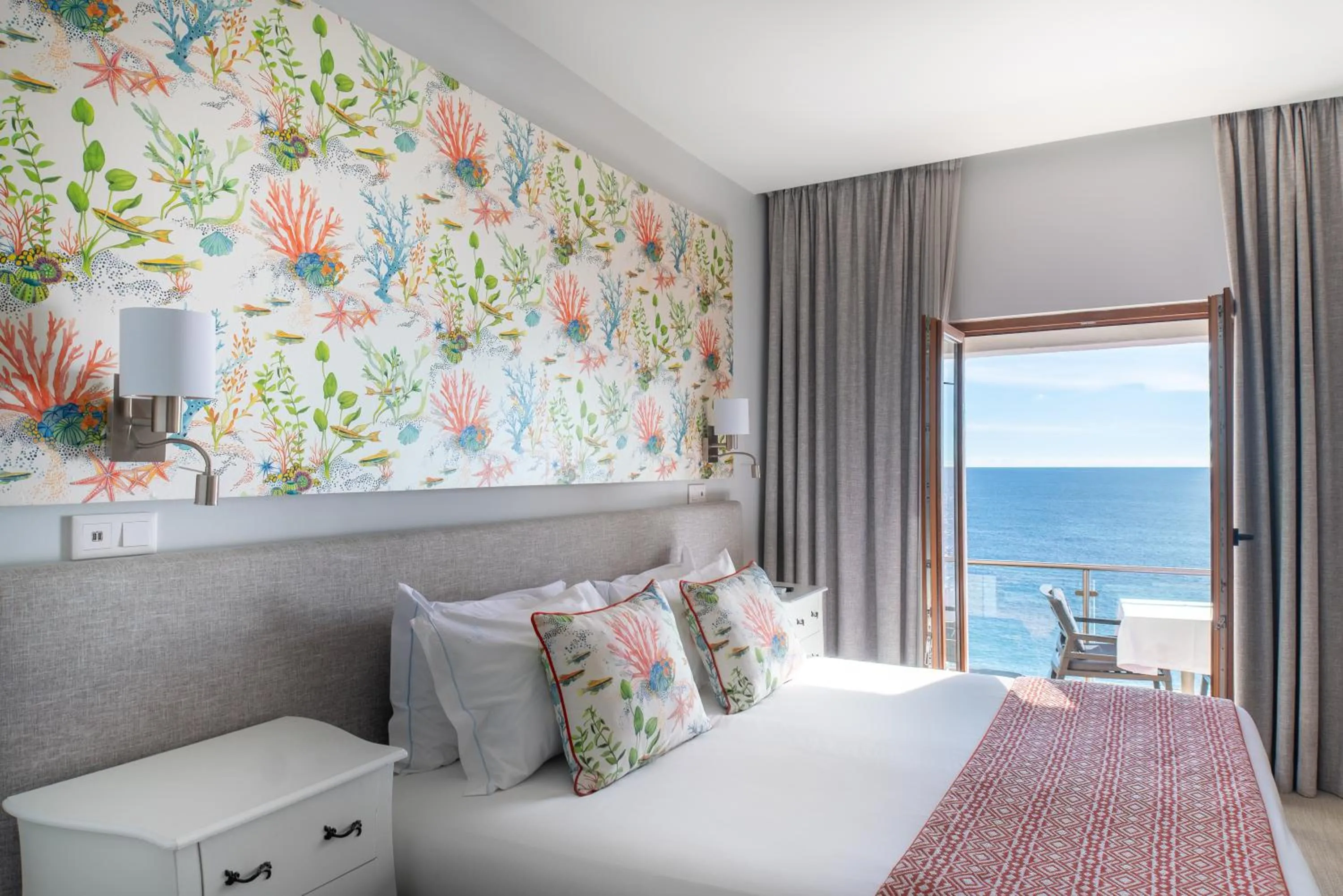 View (from property/room), Bed in Castelo Guest House