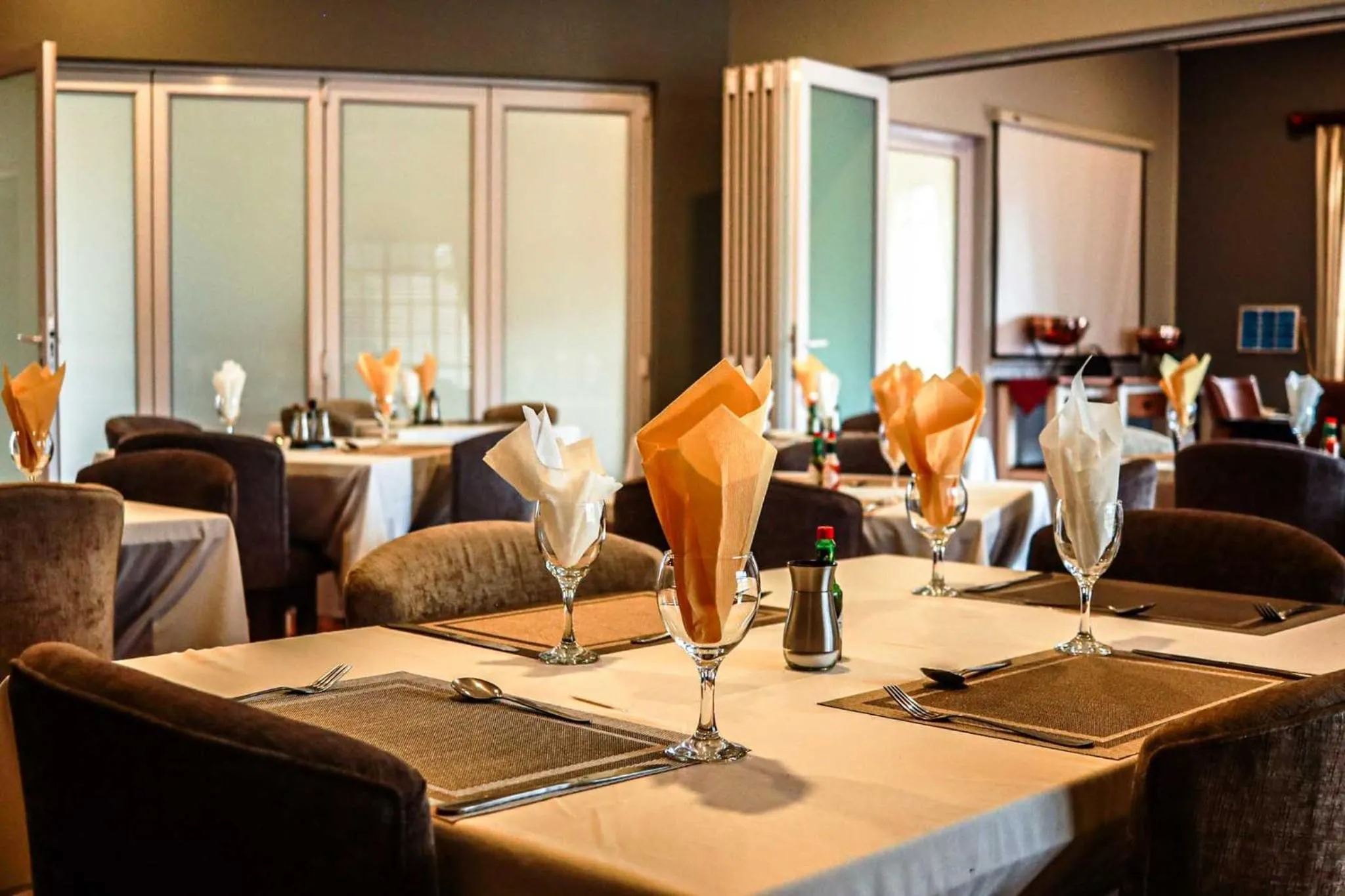 Restaurant/places to eat in Komani Resorts