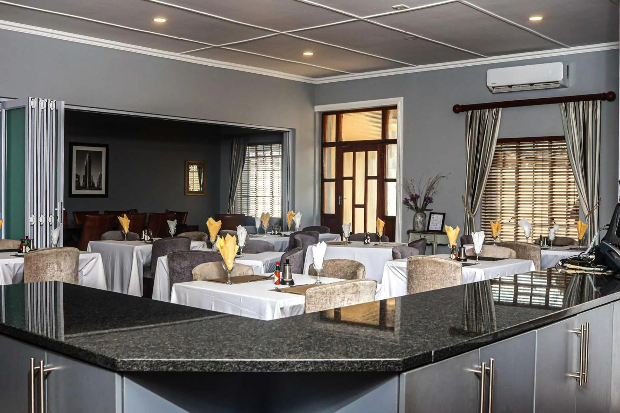 Restaurant/places to eat in Komani Resorts