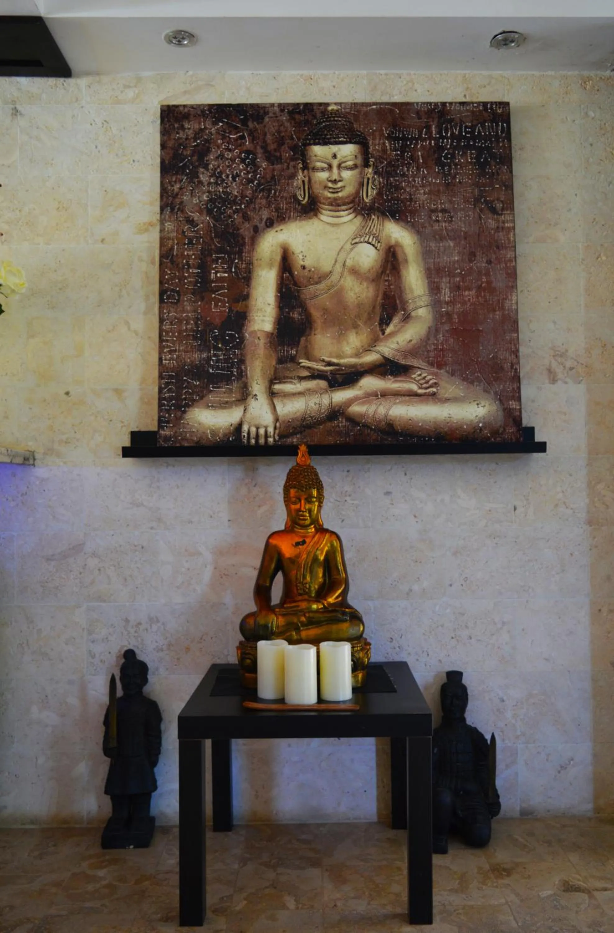 Communal lounge/ TV room in Savoy Hotel Boutique